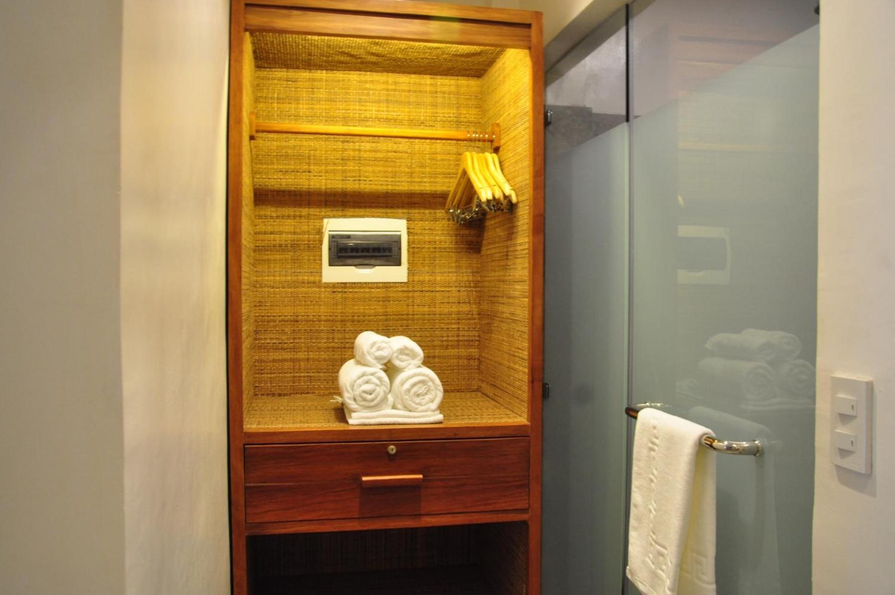 Deluxe Double Room with Balcony - Photo 6