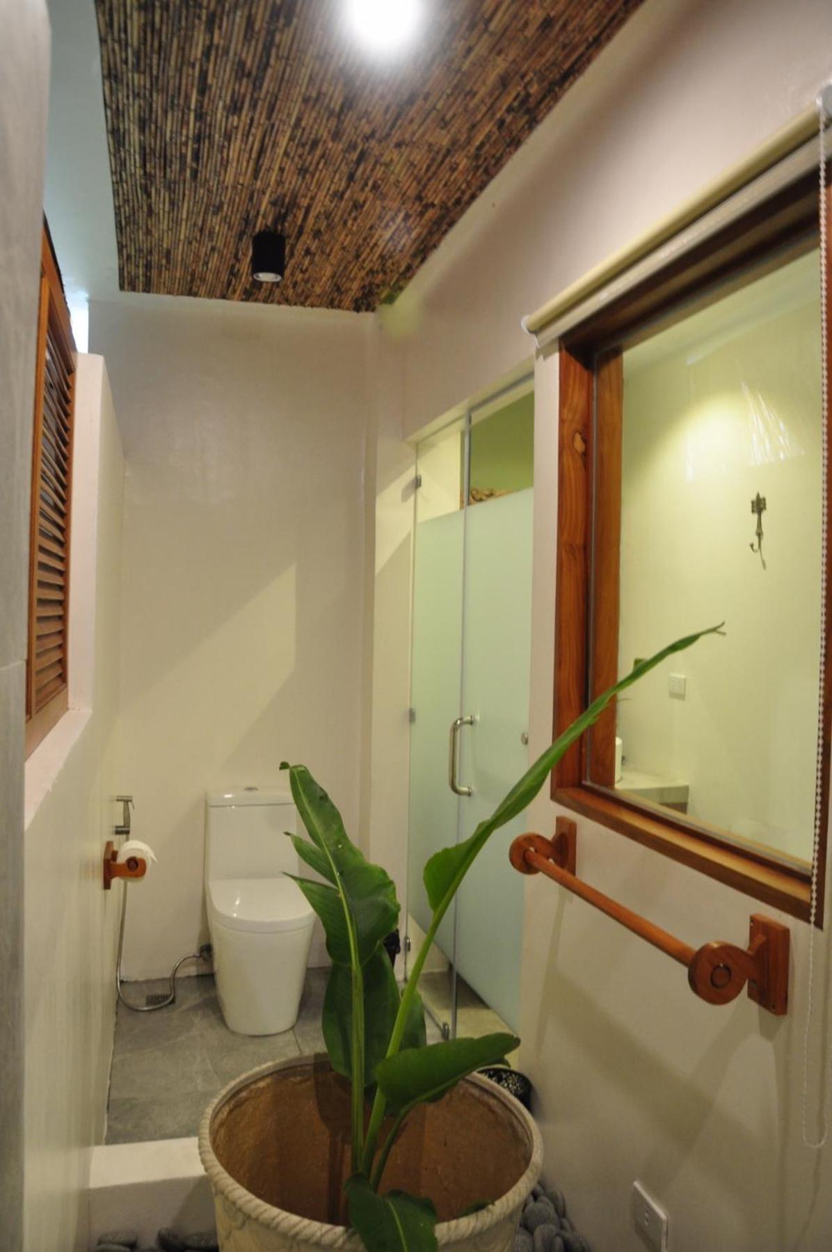 Deluxe Double Room with Balcony - Photo 4
