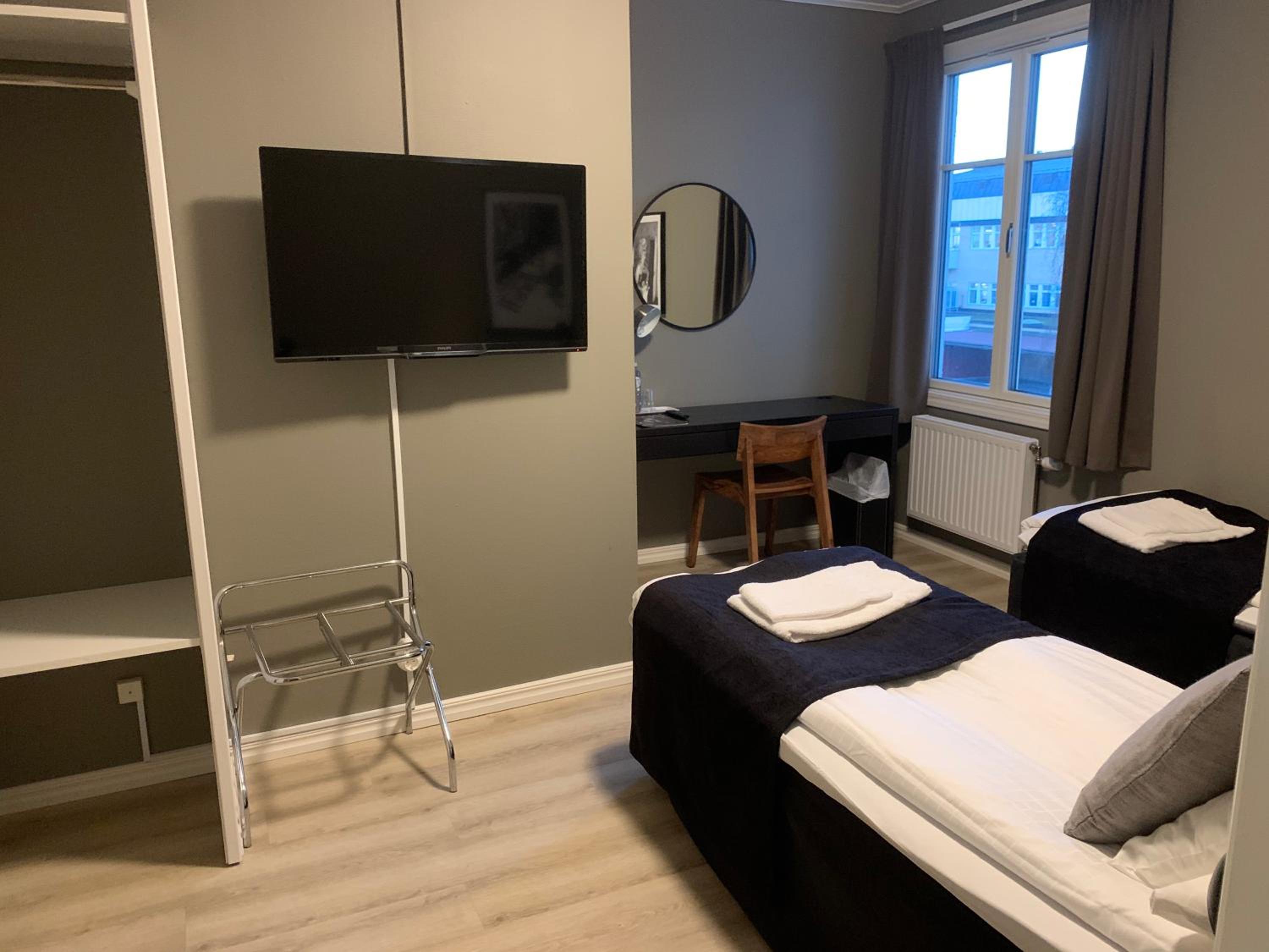 Standard Twin Room - Photo 5