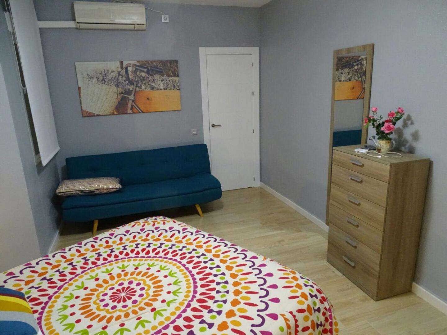 One-Bedroom Apartment photo 2
