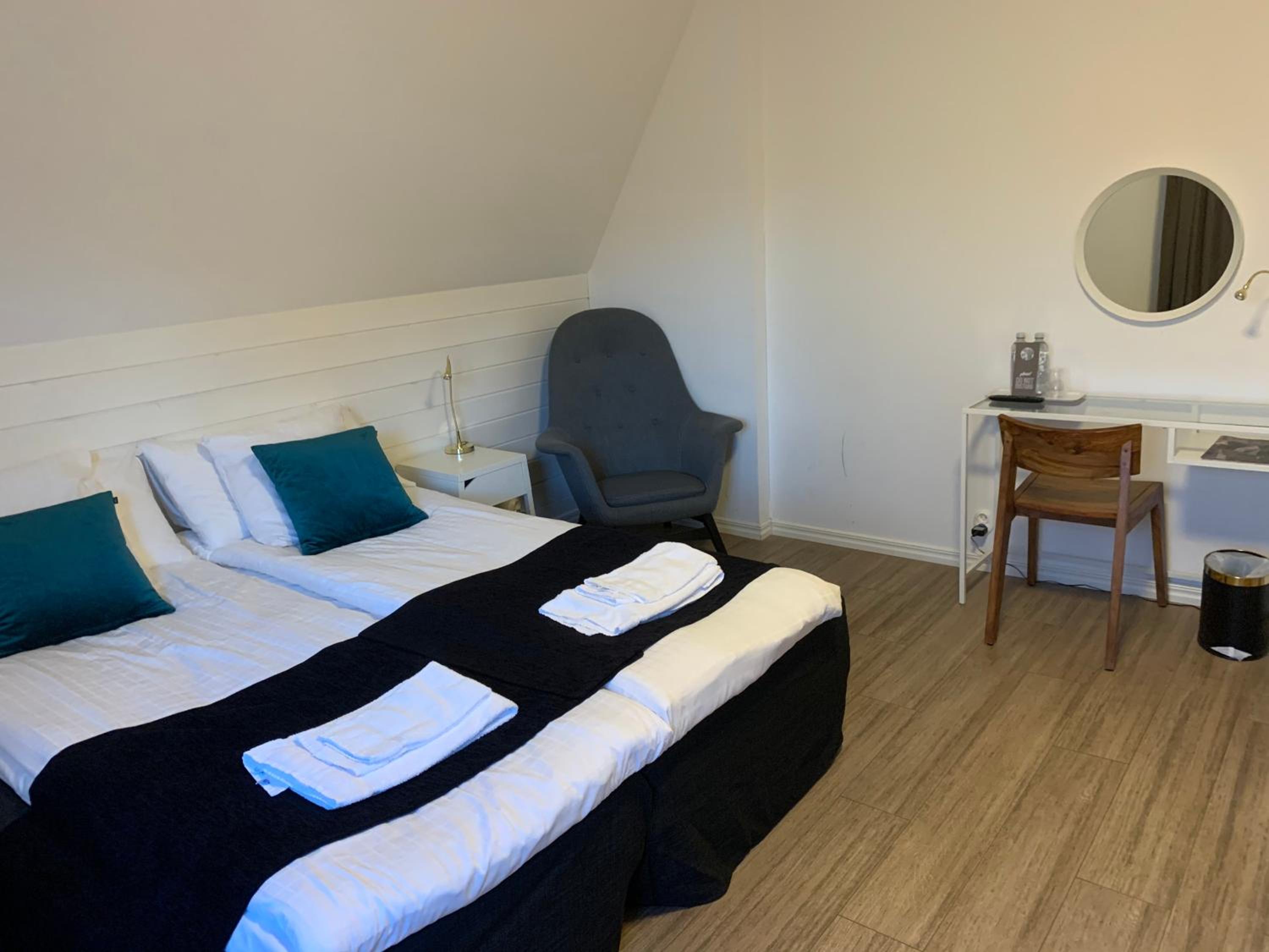Standard Double Room - Photo 4
