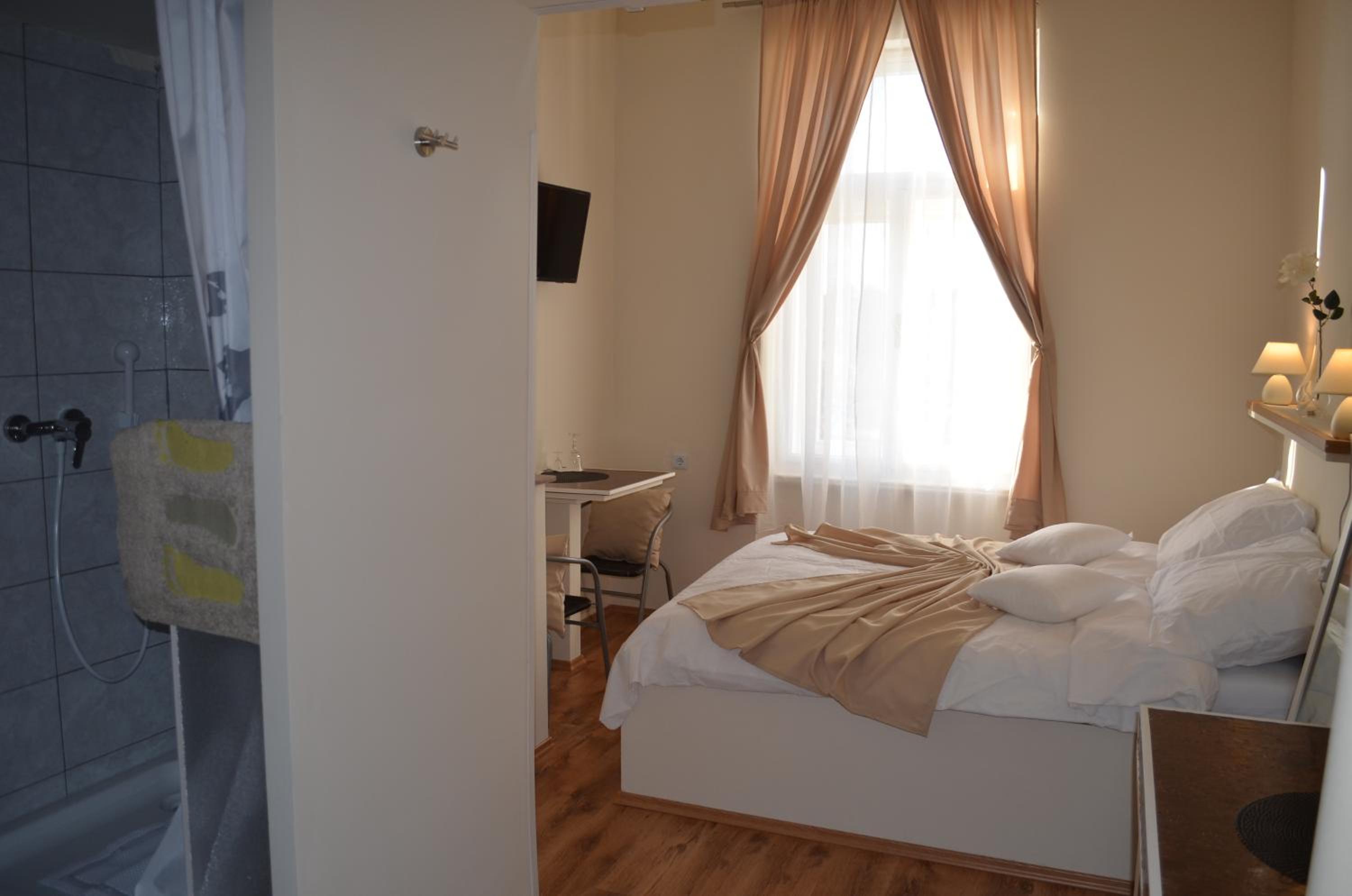 Standard Double Room - Photo 5