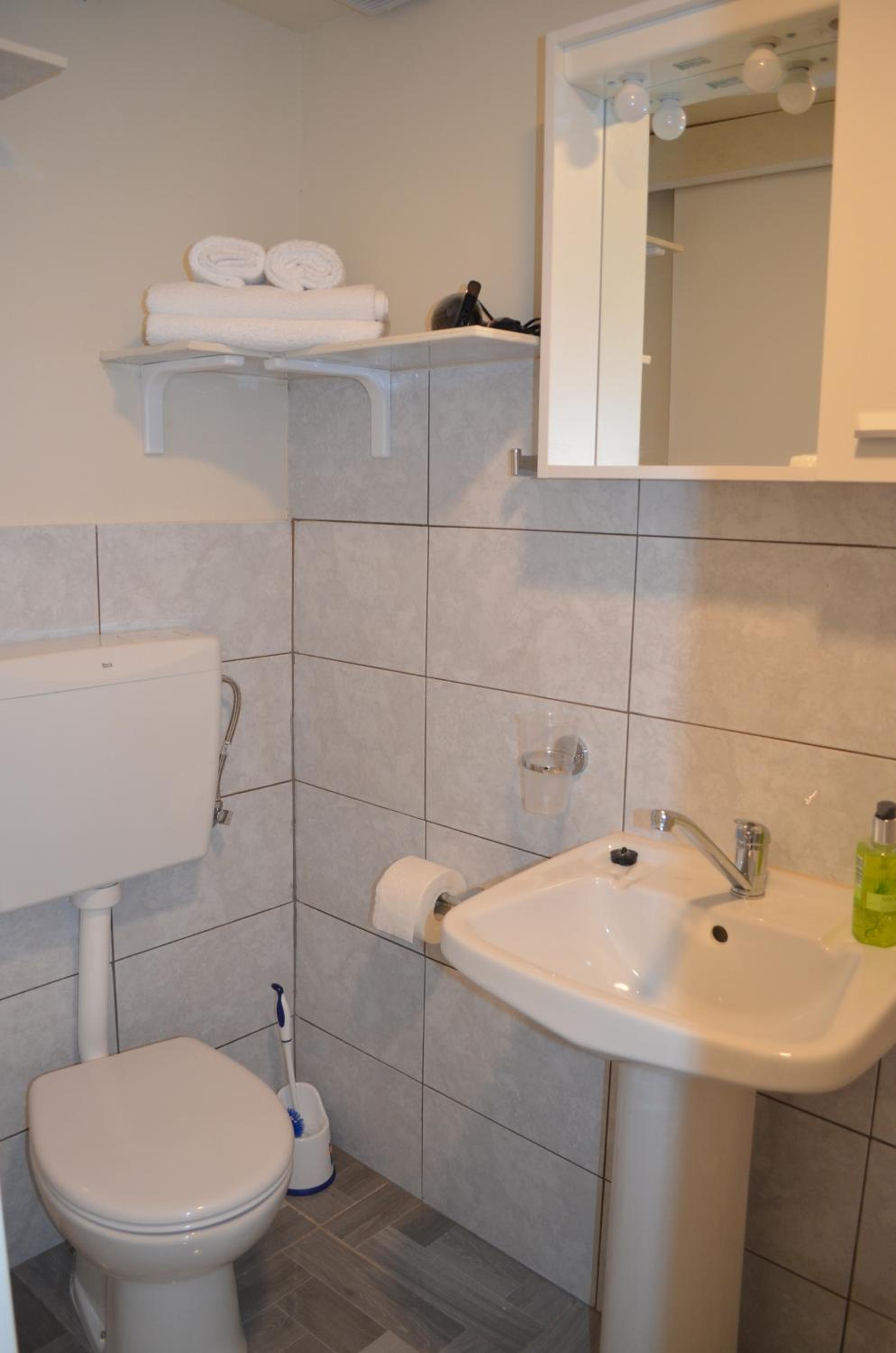 Standard Double Room - Photo 7