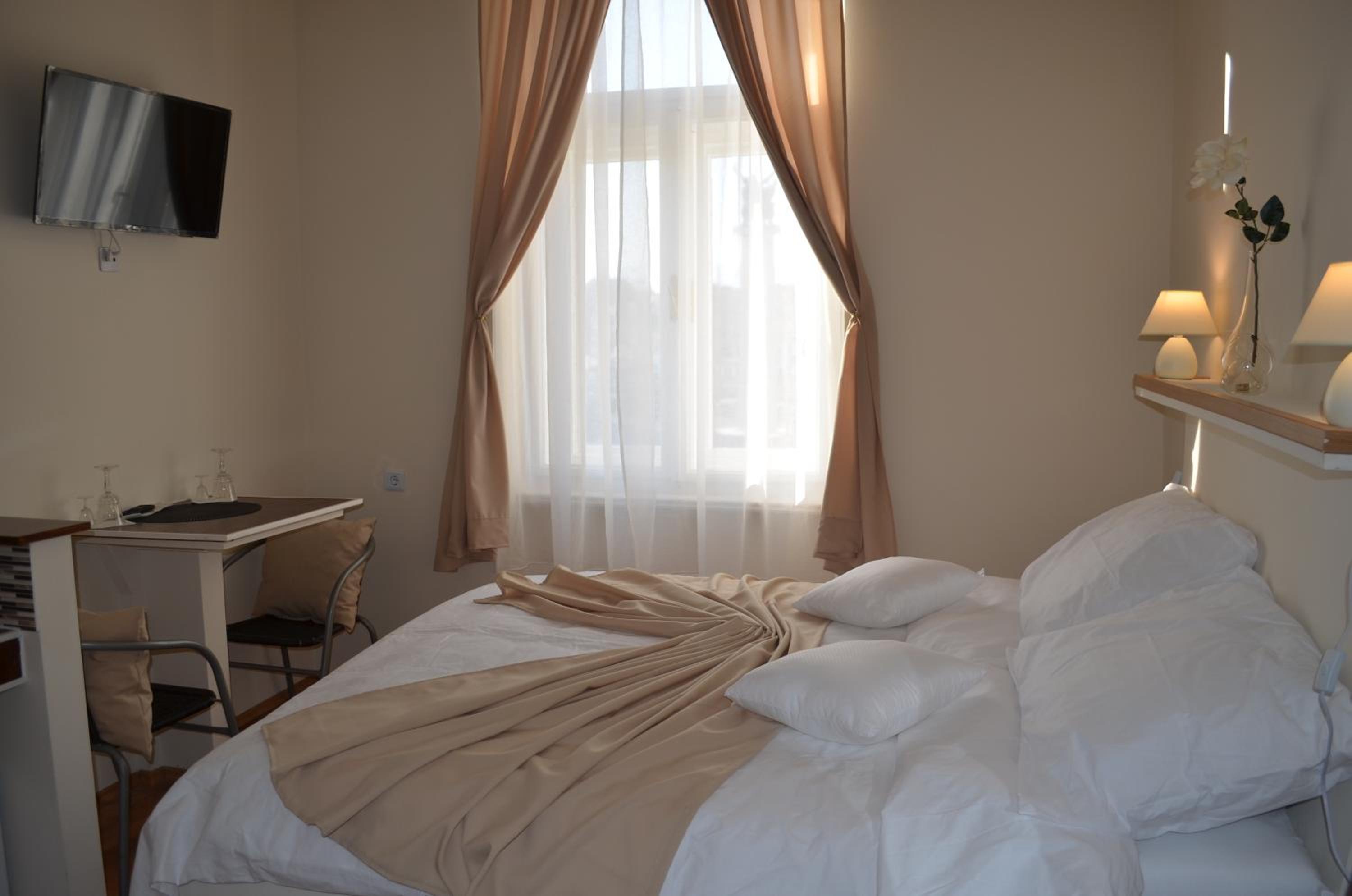 Standard Double Room - Photo 3