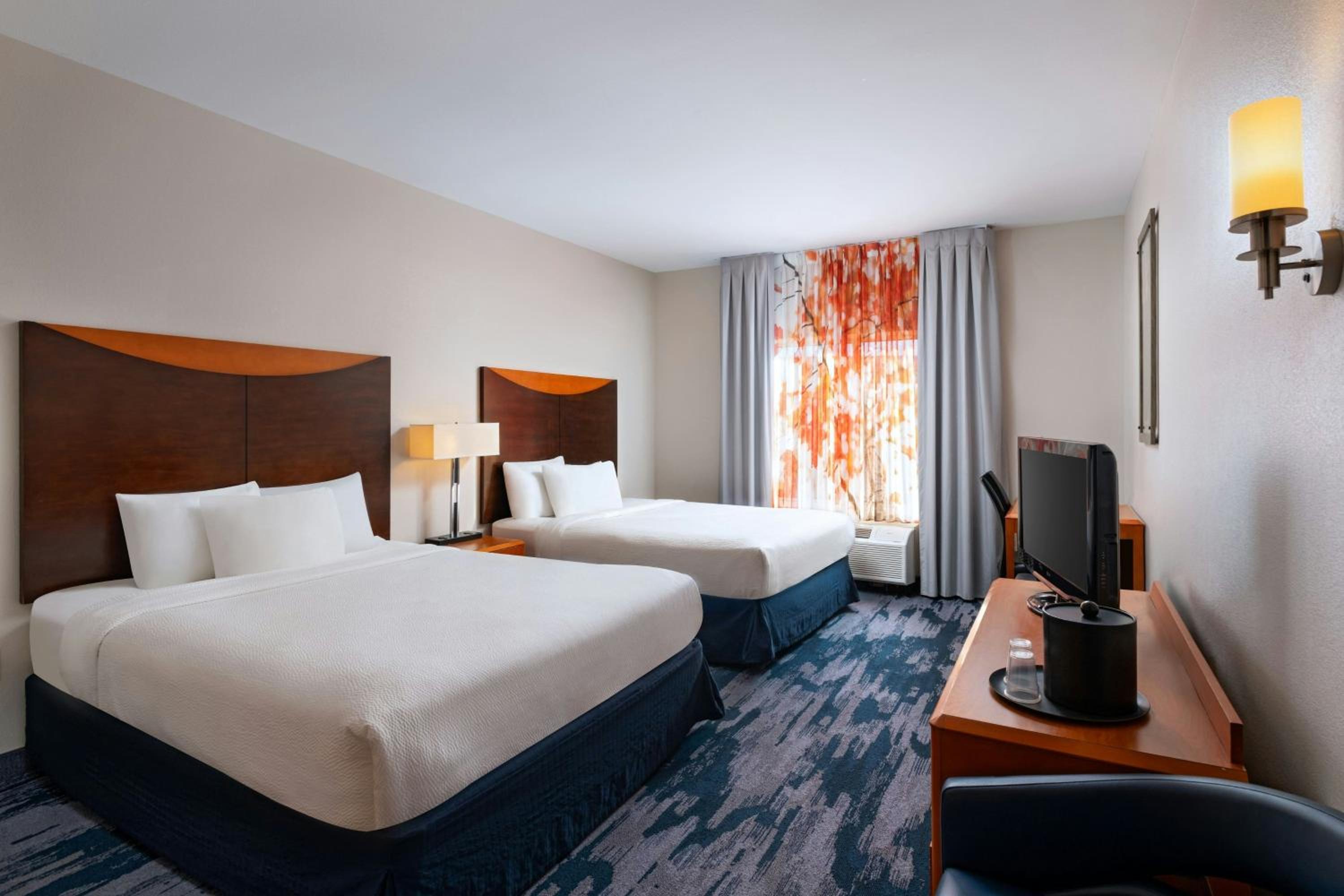 Queen Room with Two Queen Beds and Bathtub - Mobility Access/Hearing Accessible