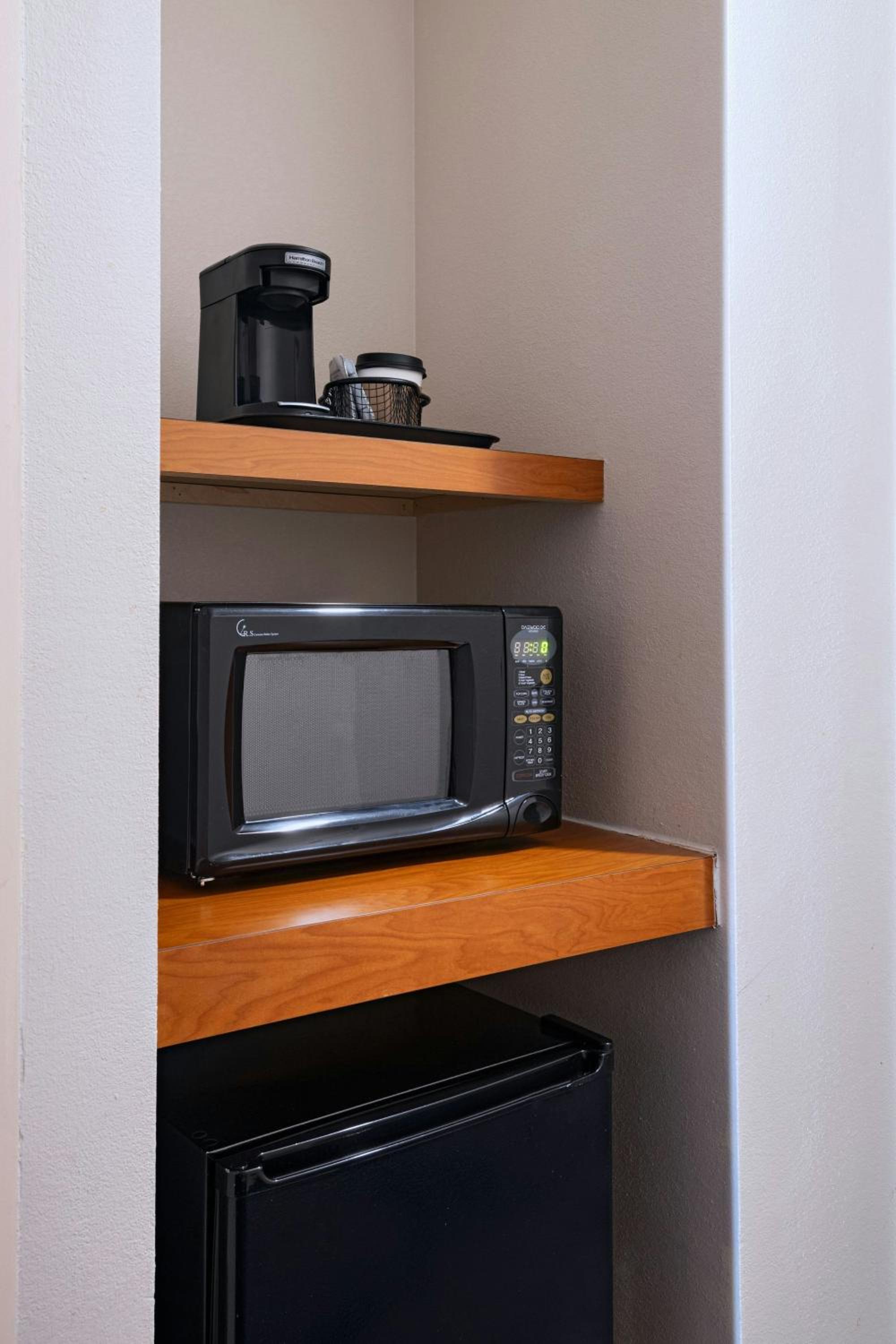 Queen Suite with Two Queen Beds, Bathtub and Sofa Bed - Mobility Access/Hearing Accessible