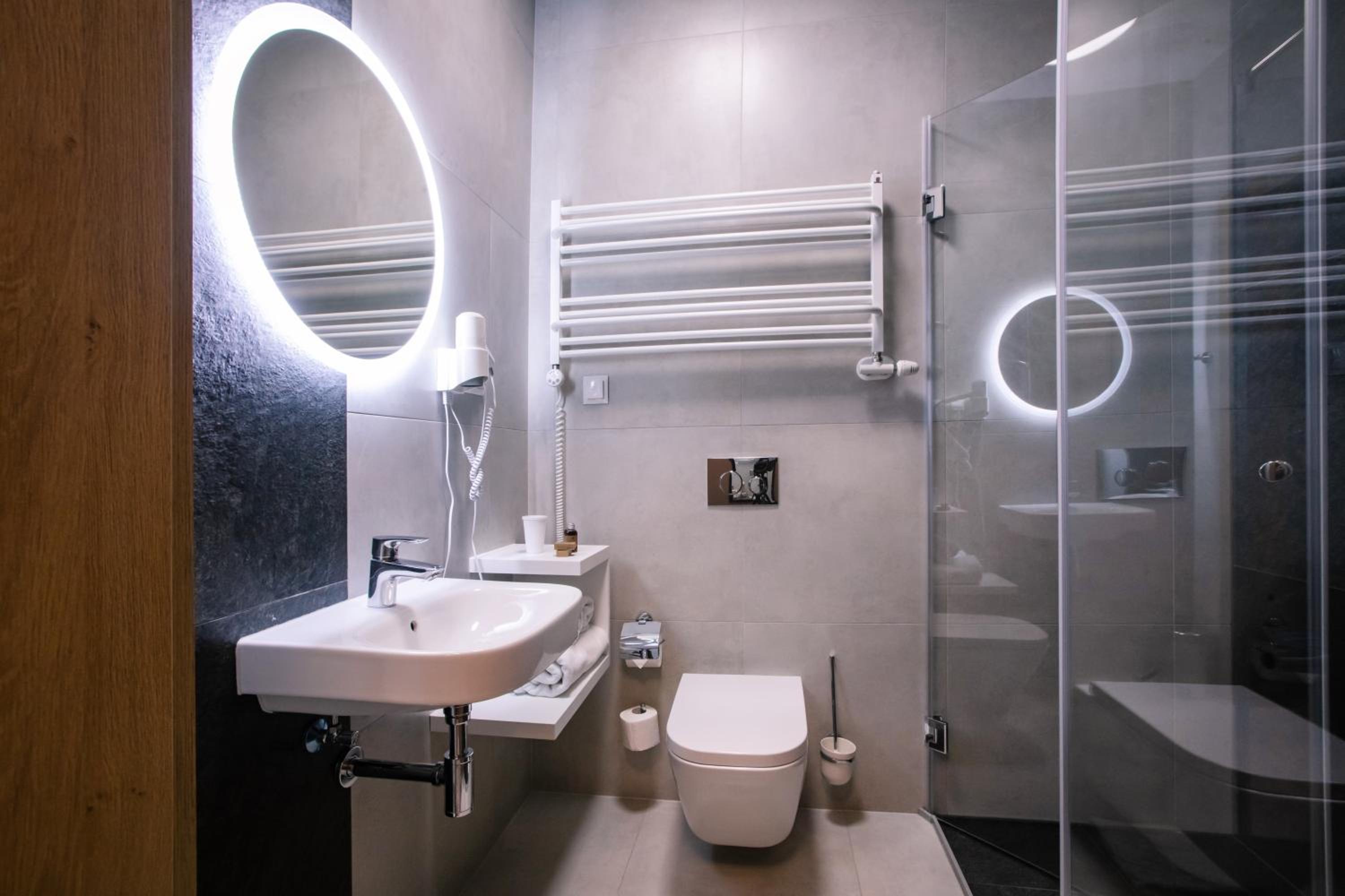 Double or Twin Room with Balcony - Photo 4