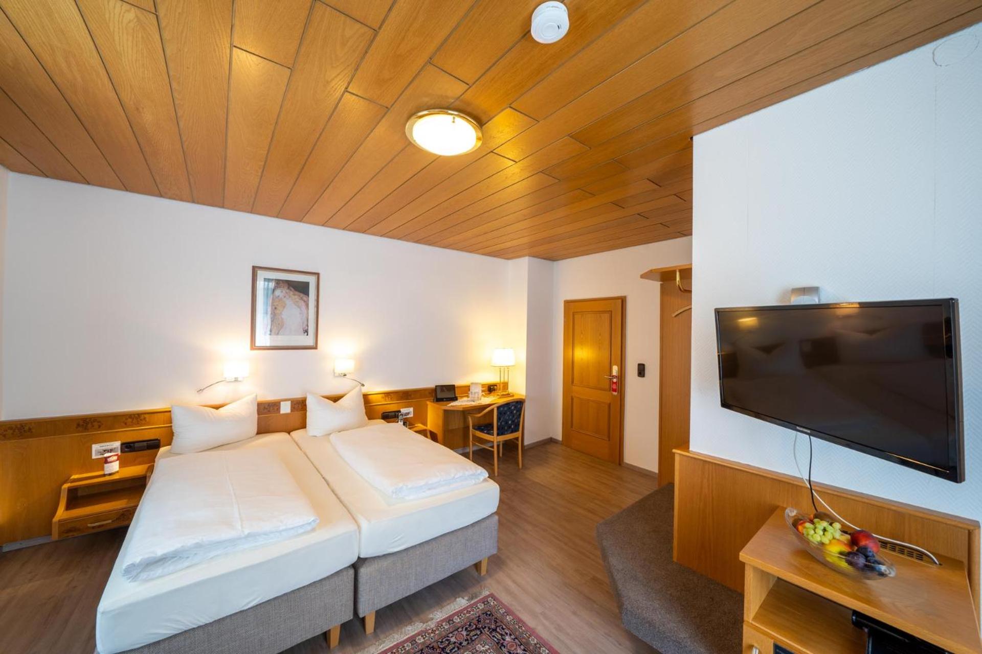 Double Room - Photo 6