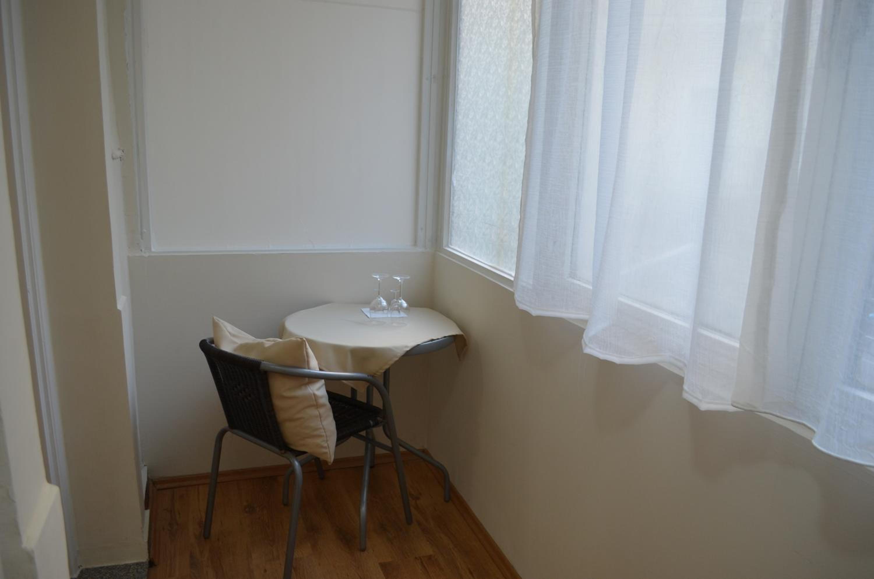Studio - Photo 4