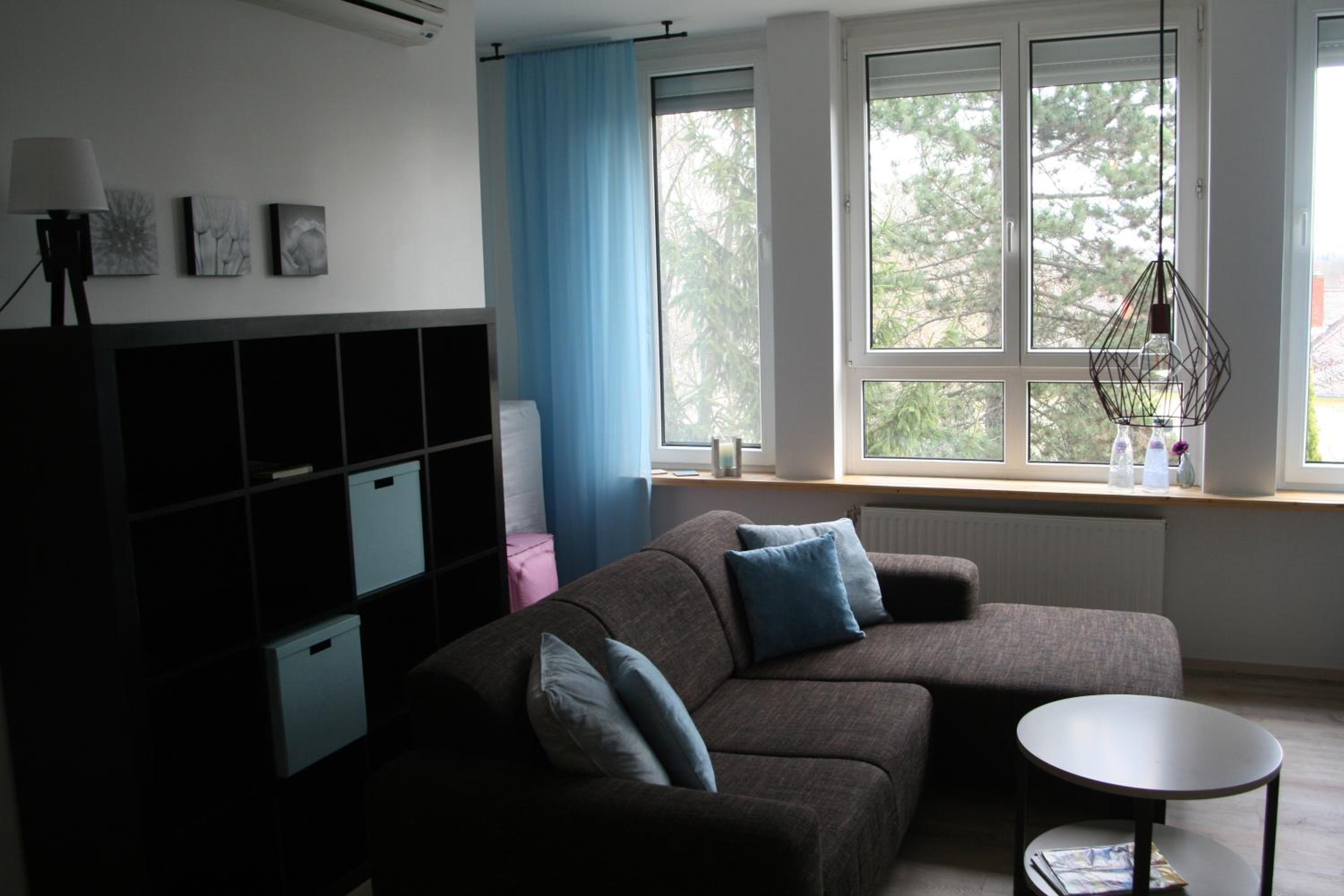 One-Bedroom Apartment photo 1