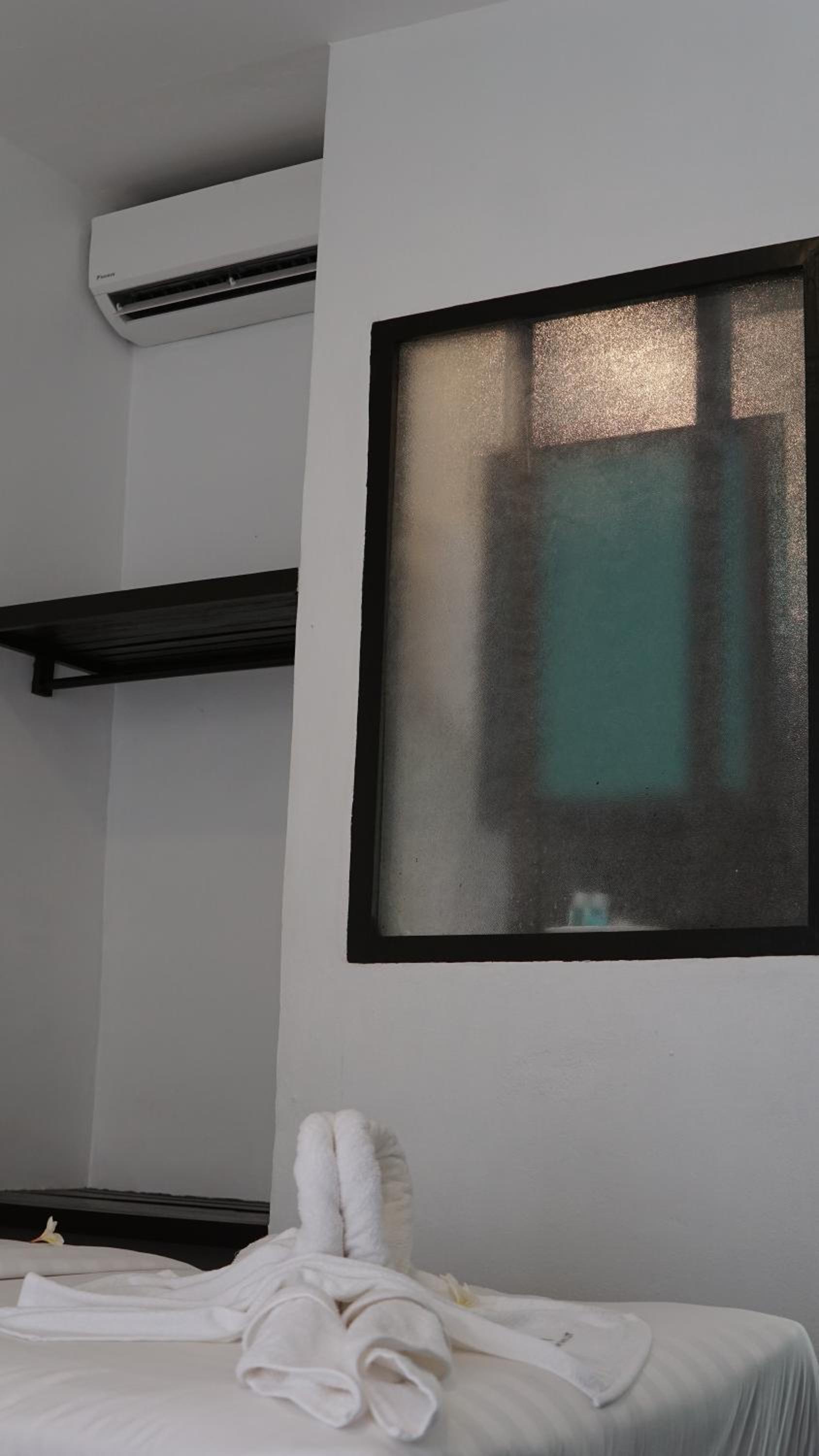 Twin Room with Balcony and Sea View - Photo 51