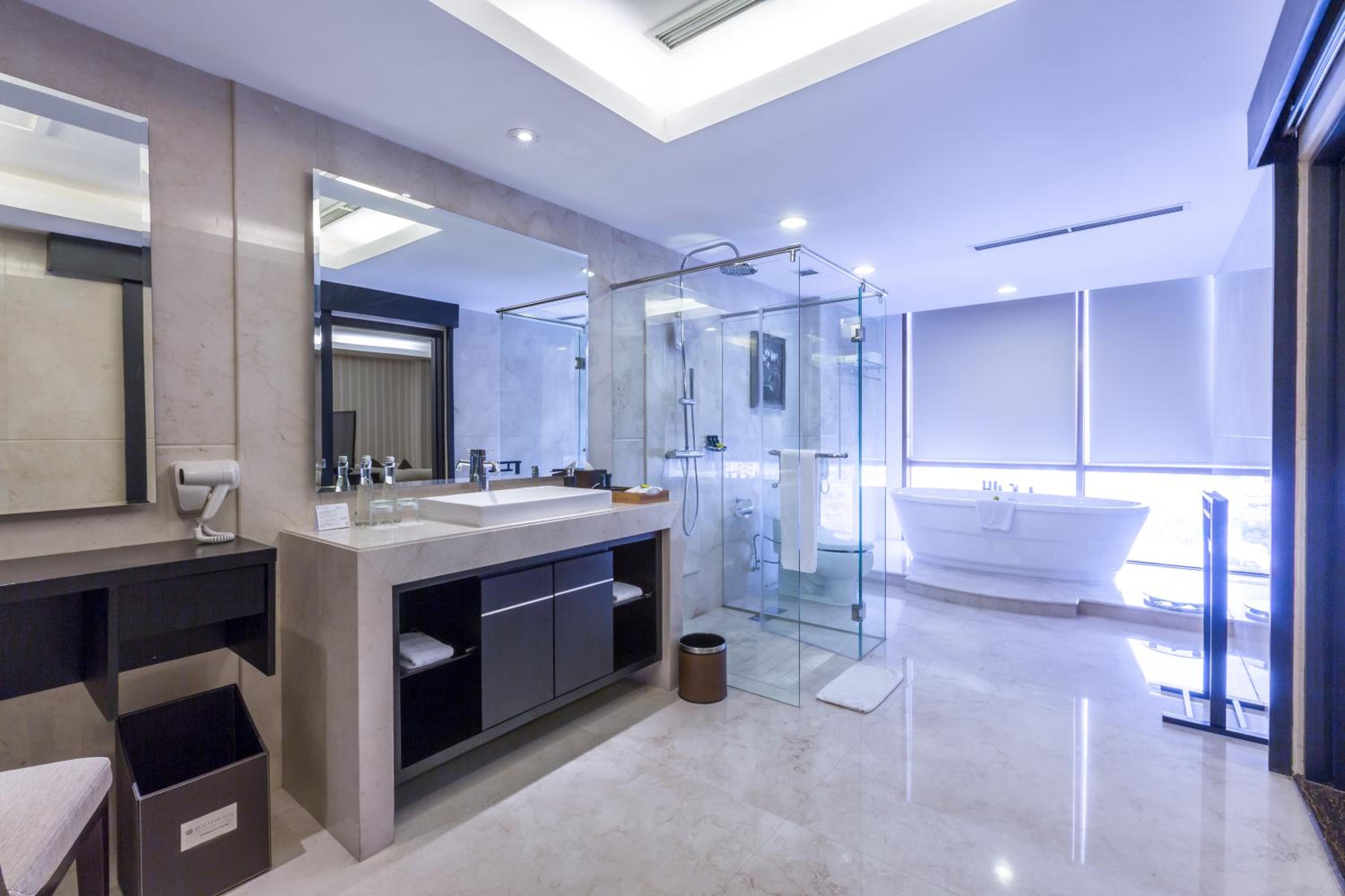 Presidential King Suite photo 3