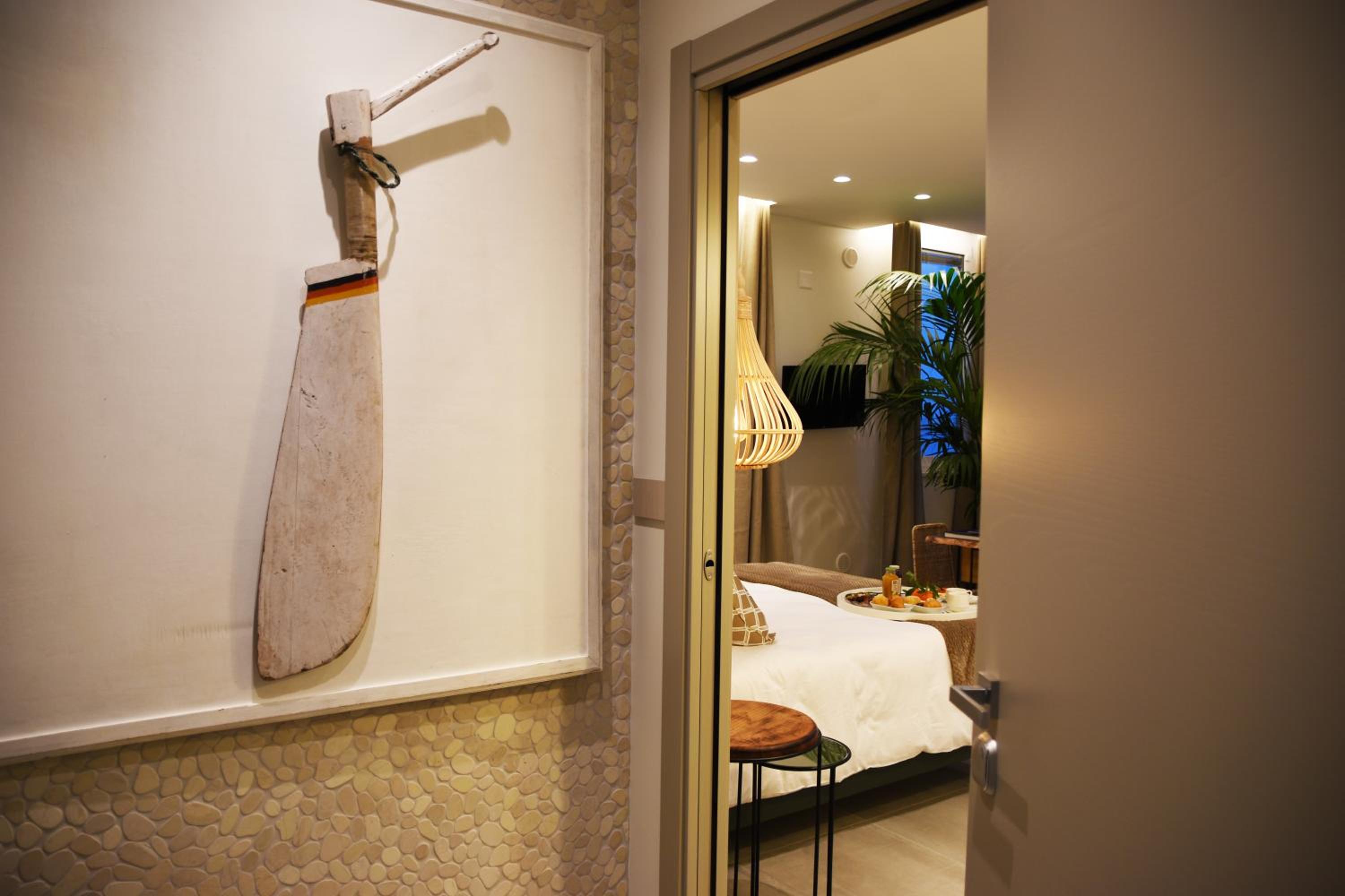 Deluxe Double Room with Sea View - Photo 10