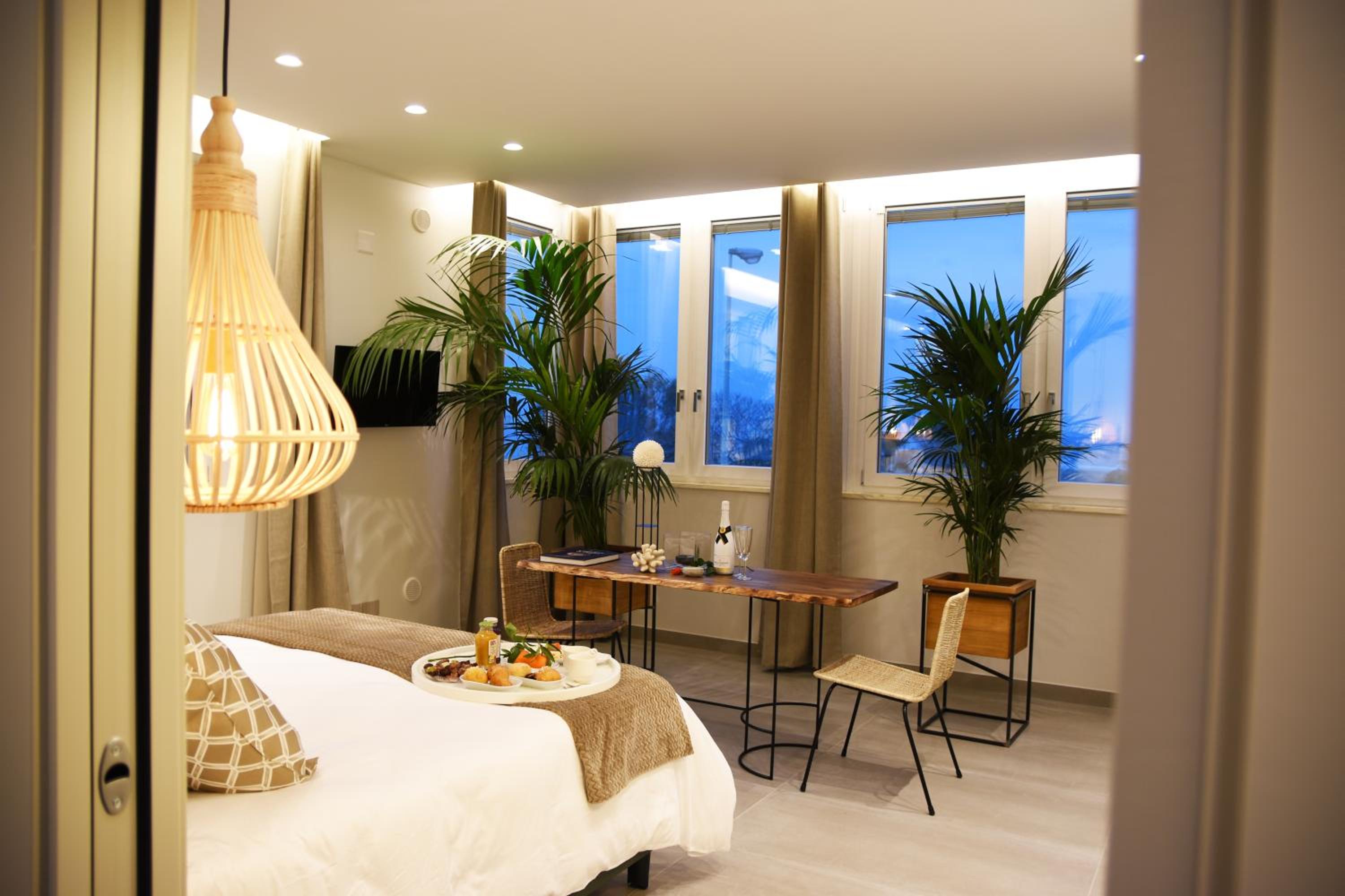 Deluxe Double Room with Sea View - Photo 13
