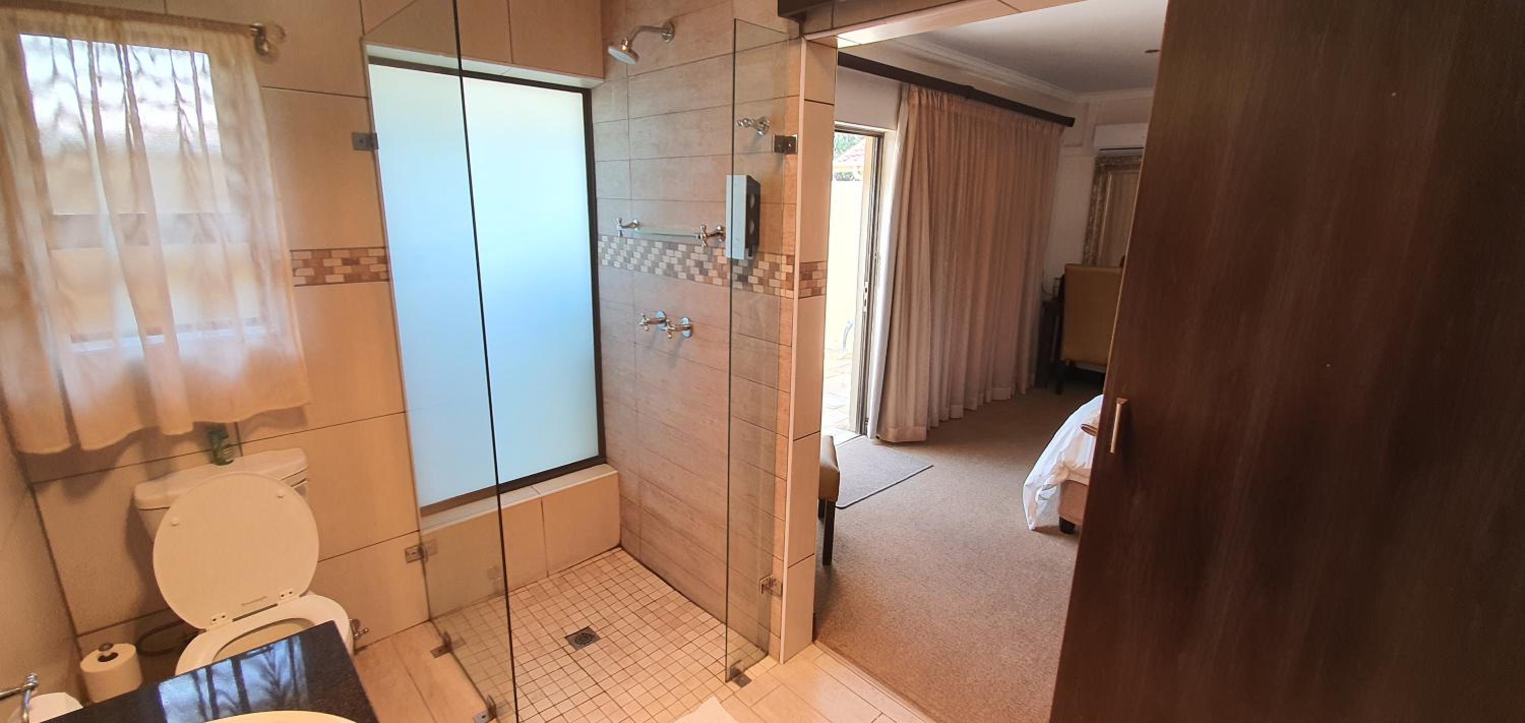 Deluxe Room - Photo 36