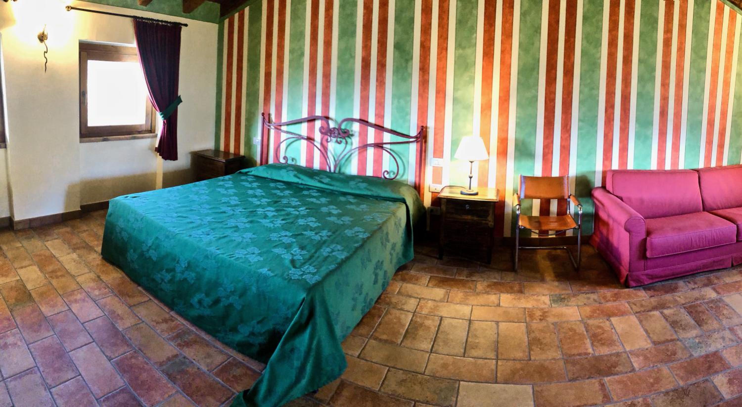 Large Double Room - Photo 1