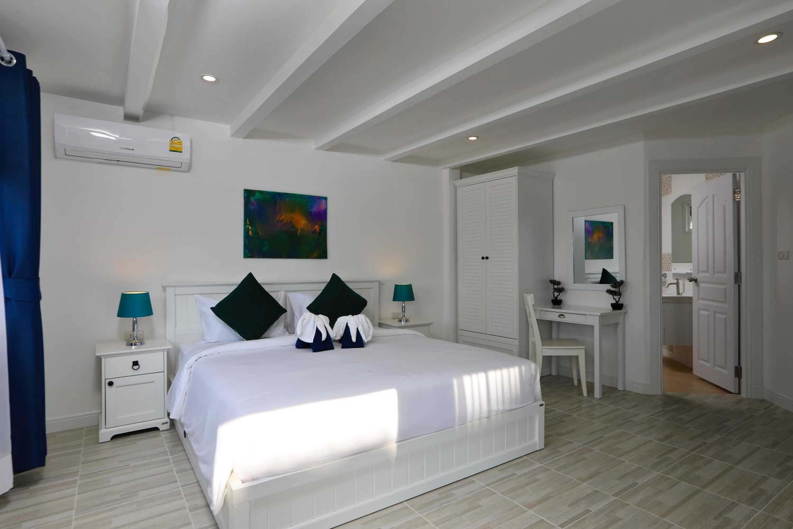 Deluxe Double Room with Sea View - Photo 4