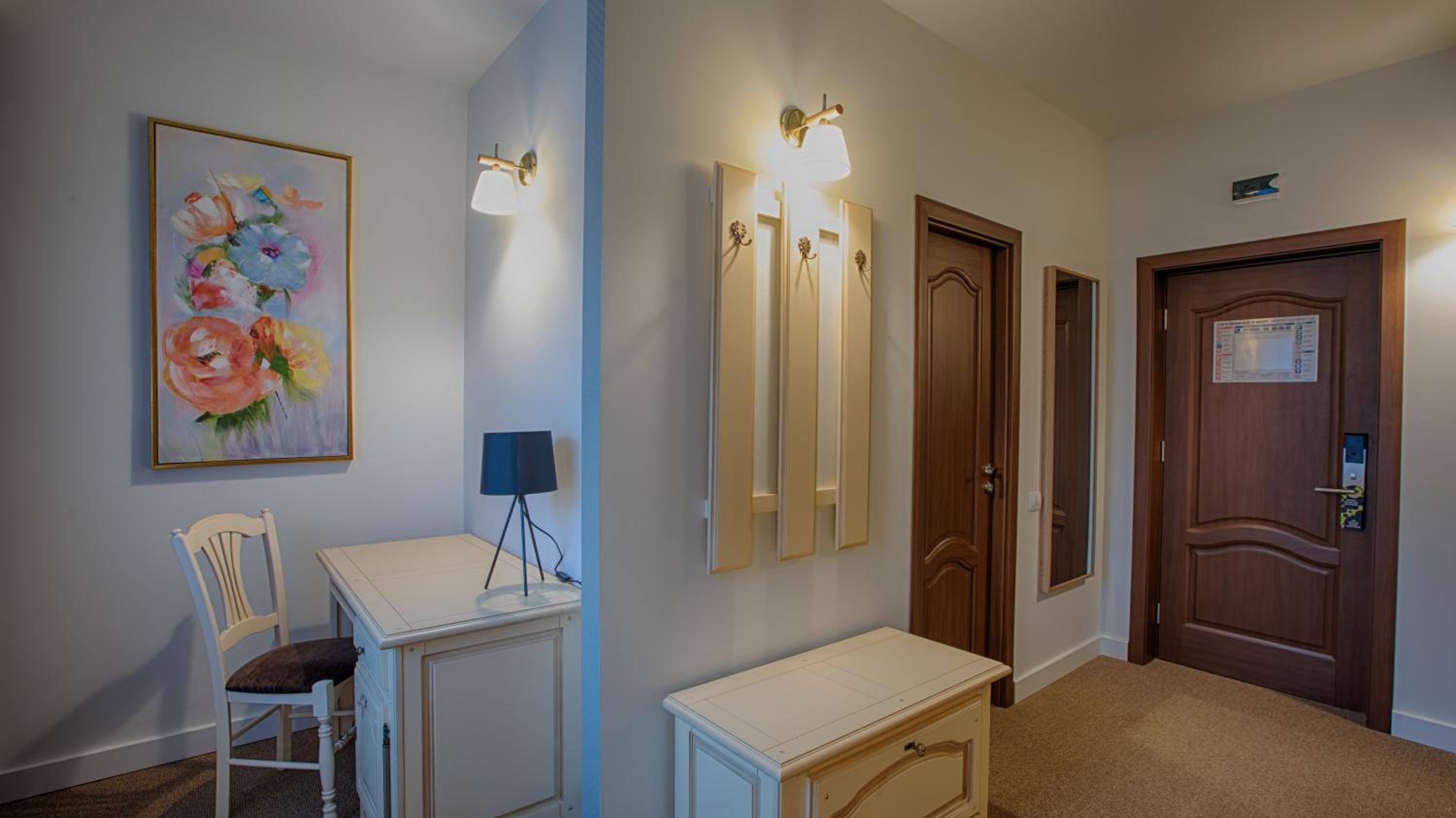 Deluxe King Room - Photo 18