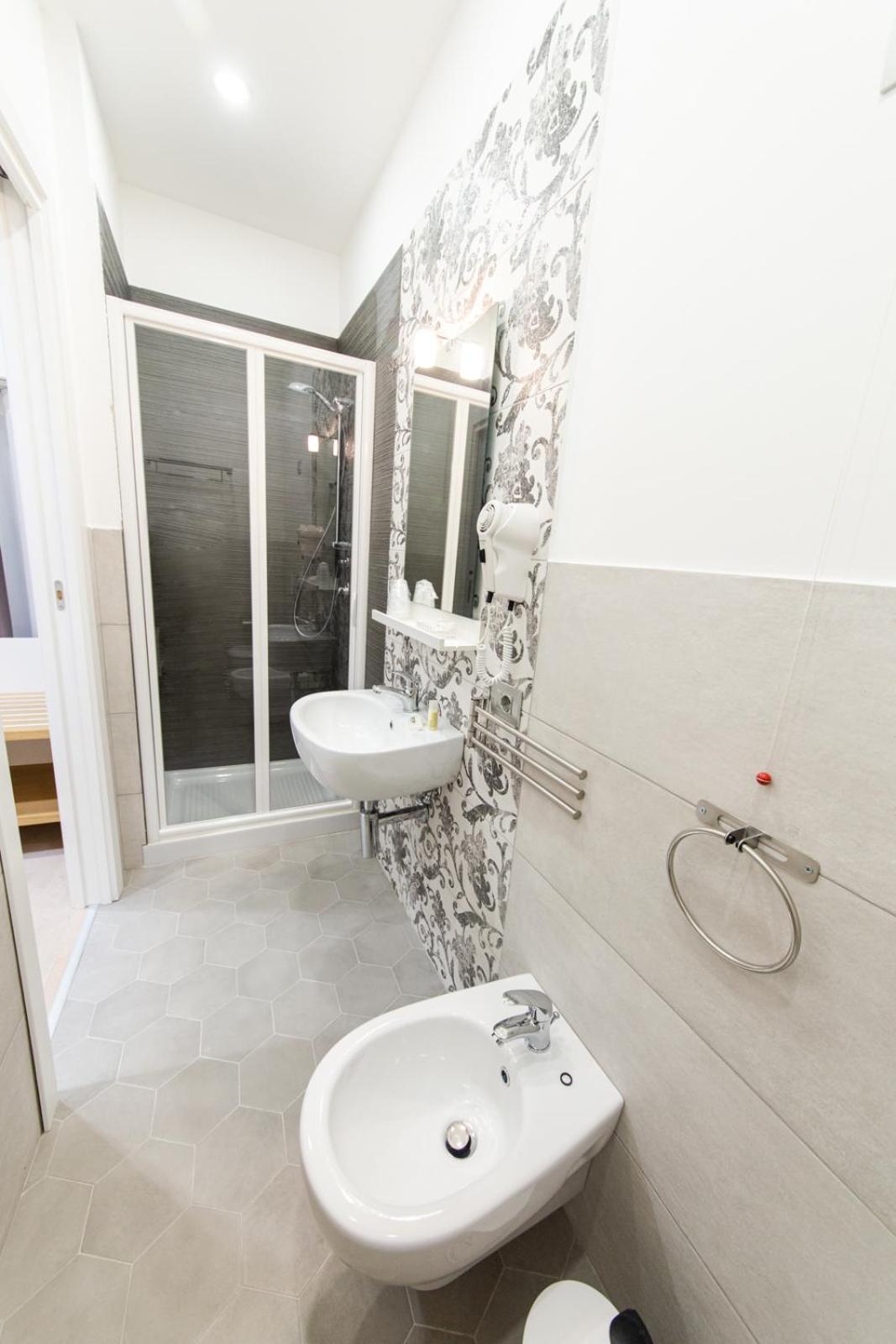 Standard Double Room with Courtyard View photo 2