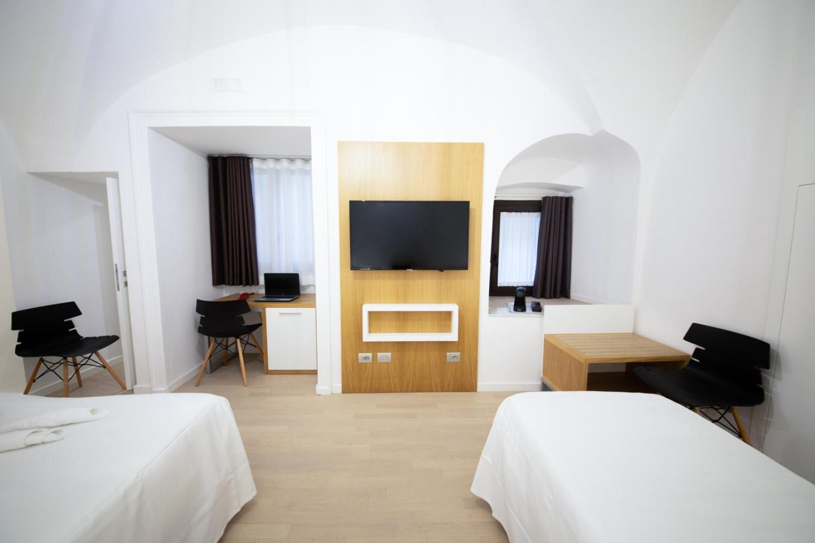 Standard Triple Room with Window