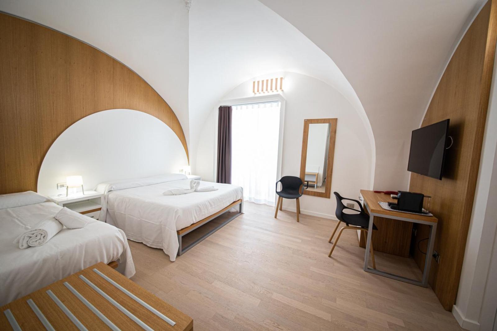 Deluxe Double Room with Extra Bed photo 3