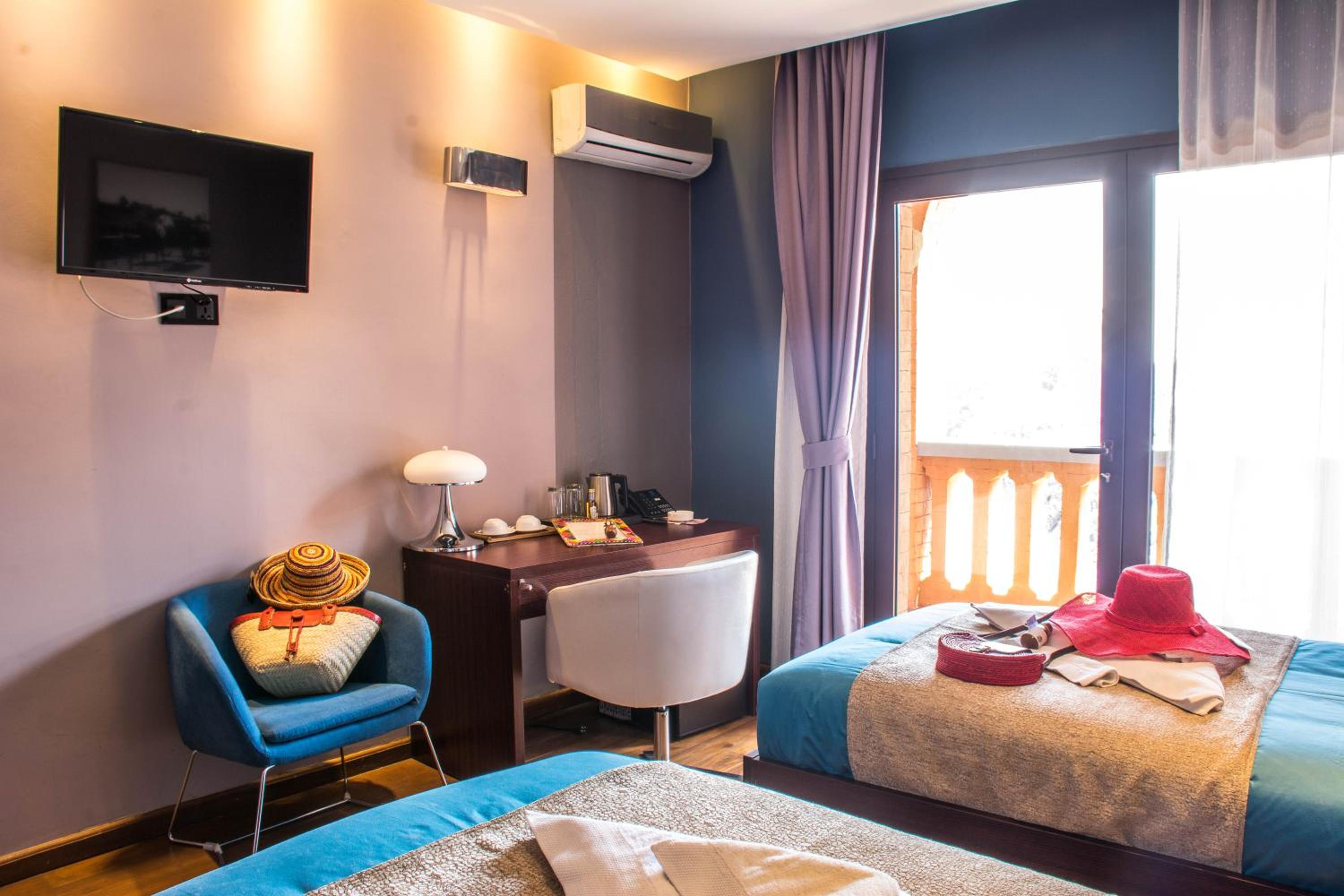 Deluxe Double Room with Balcony photo 2