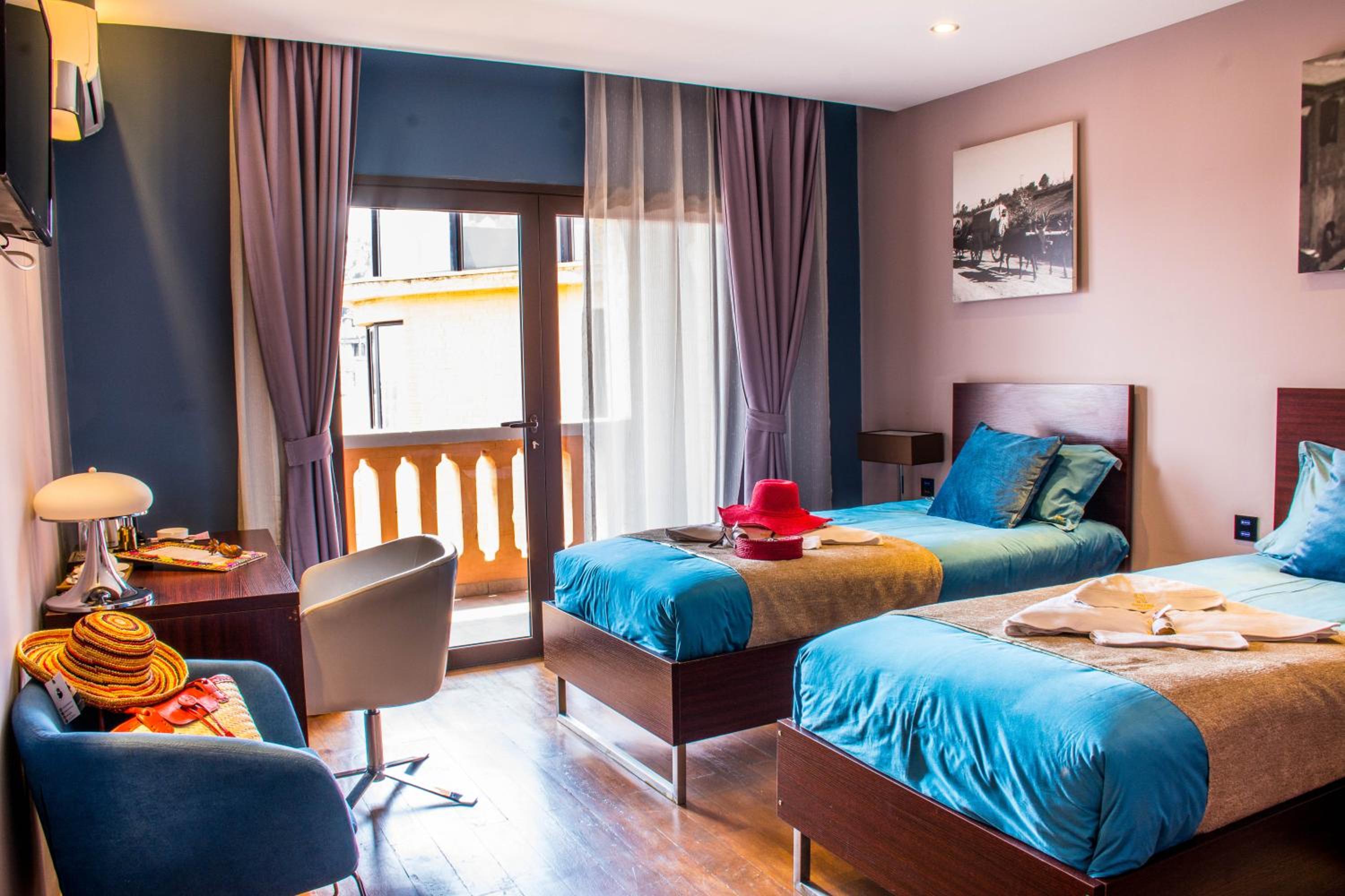 Deluxe Double Room with Balcony photo 3