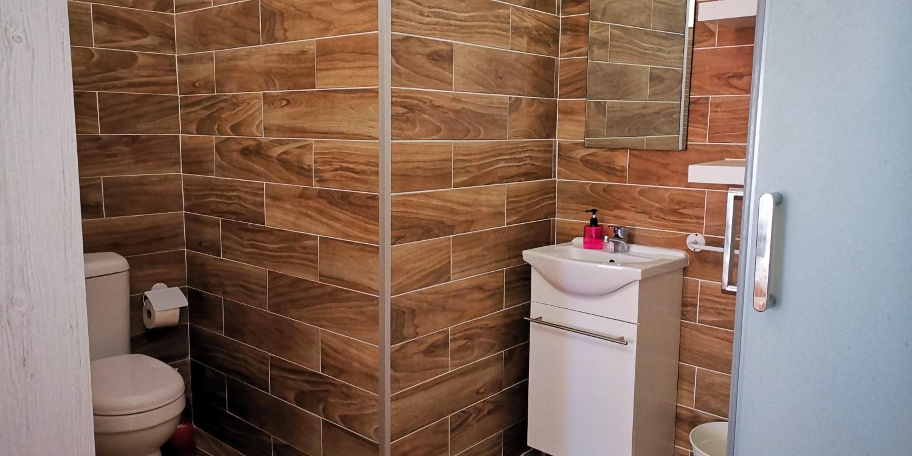 Double Room with Private Bathroom photo 3