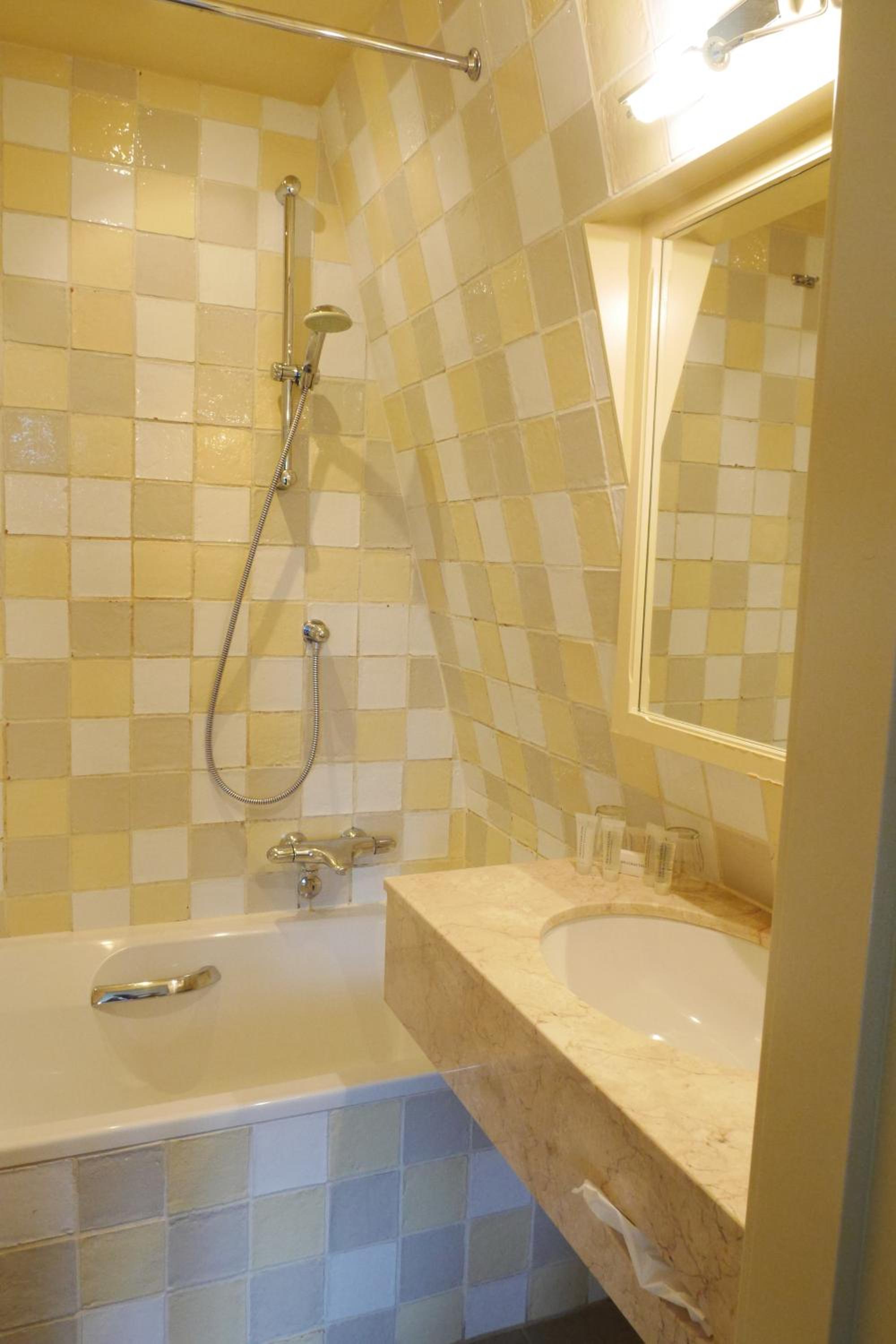 Deluxe Twin Room - Photo 2