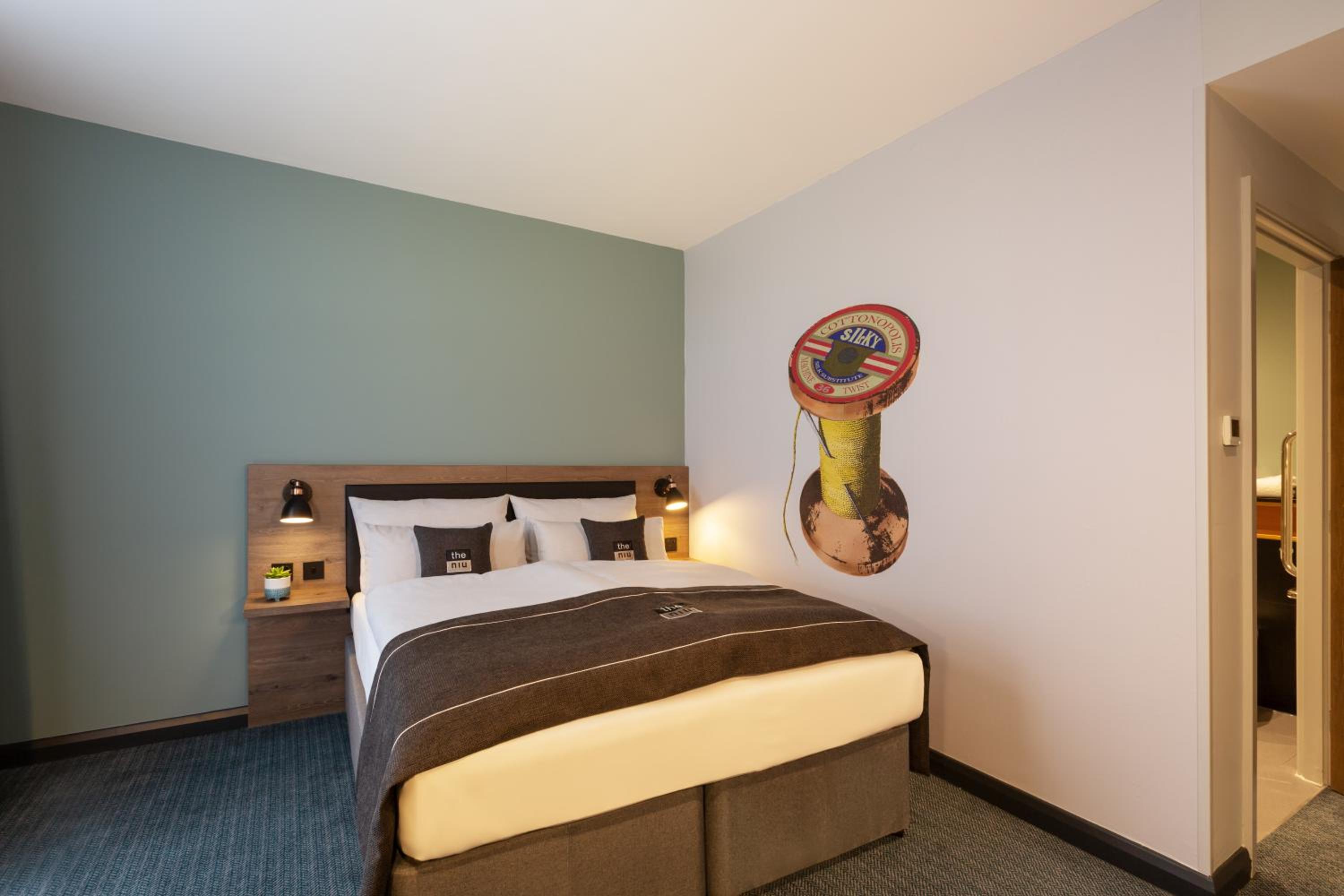 Queen Room - Disability Access - Photo 2