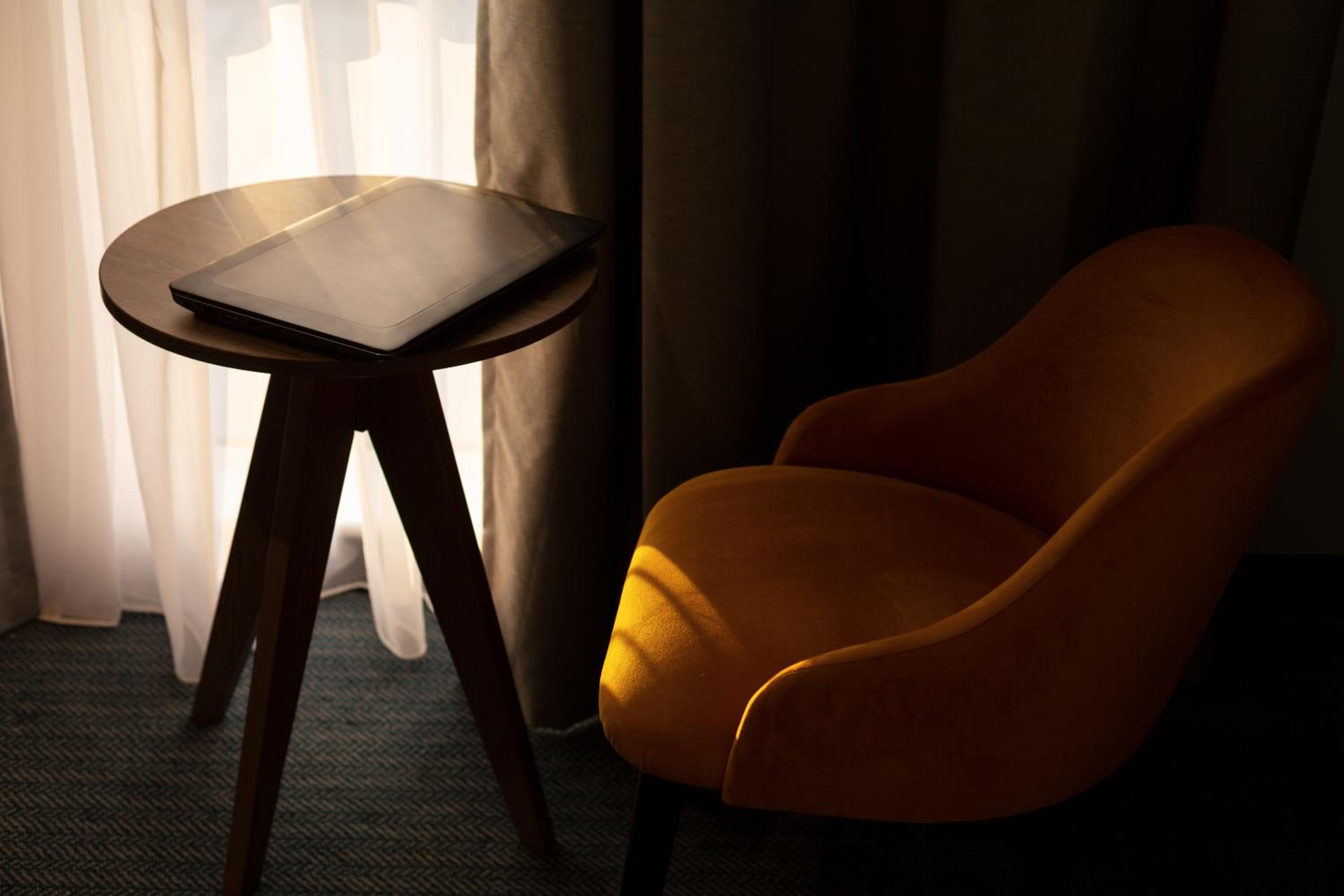 Queen Room - Disability Access - Photo 6