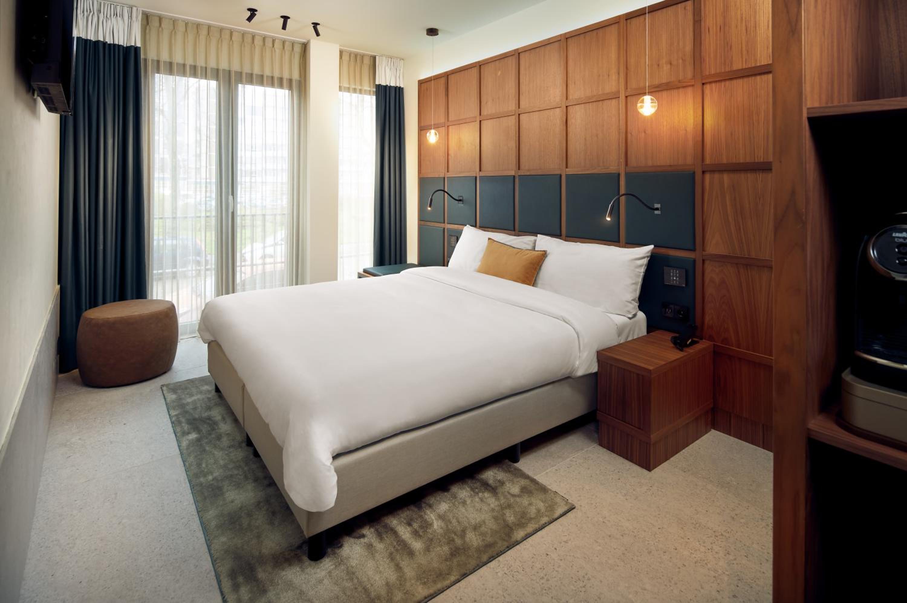Queen Room photo 1