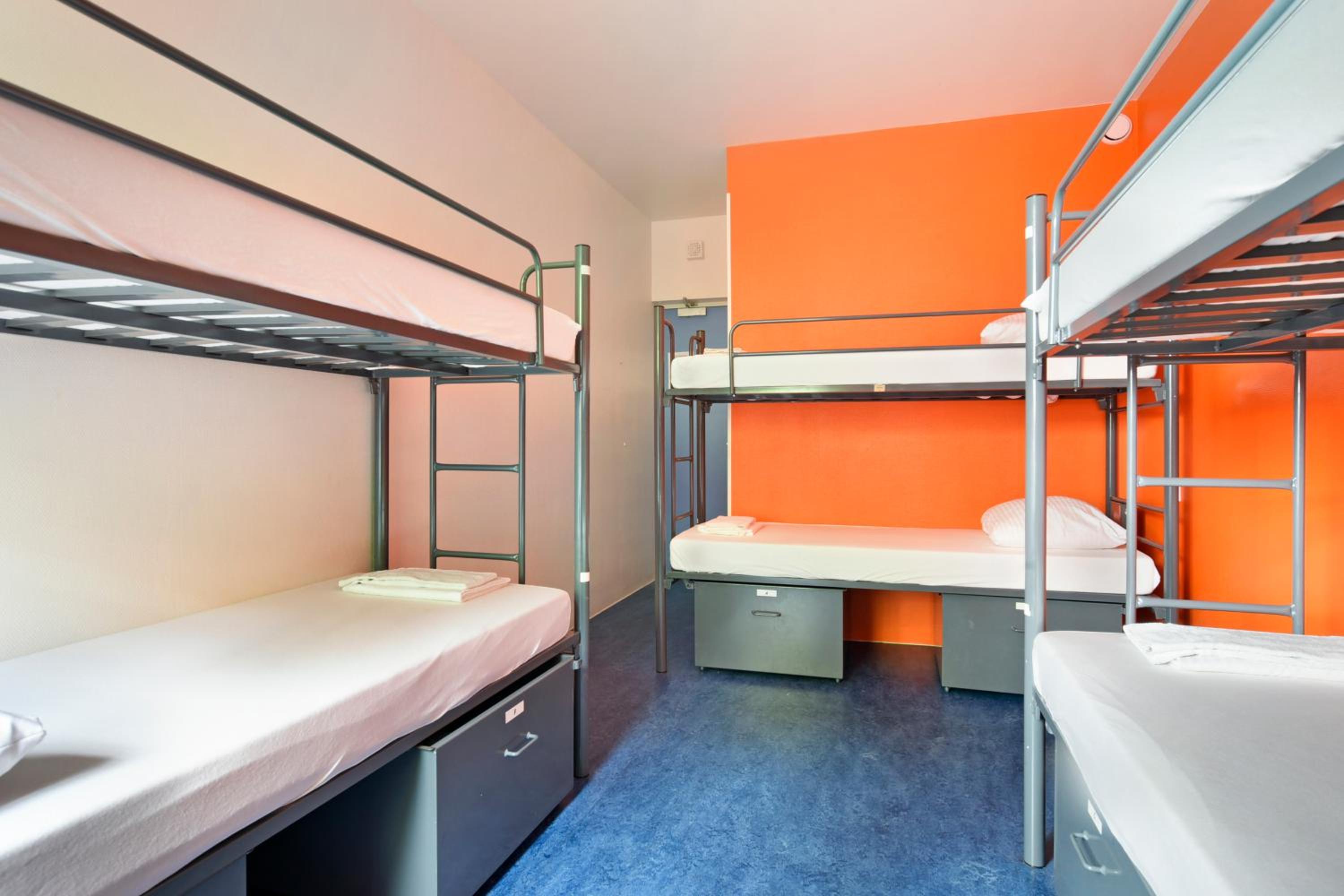 6-Bed Mixed Dormitory Room photo 1