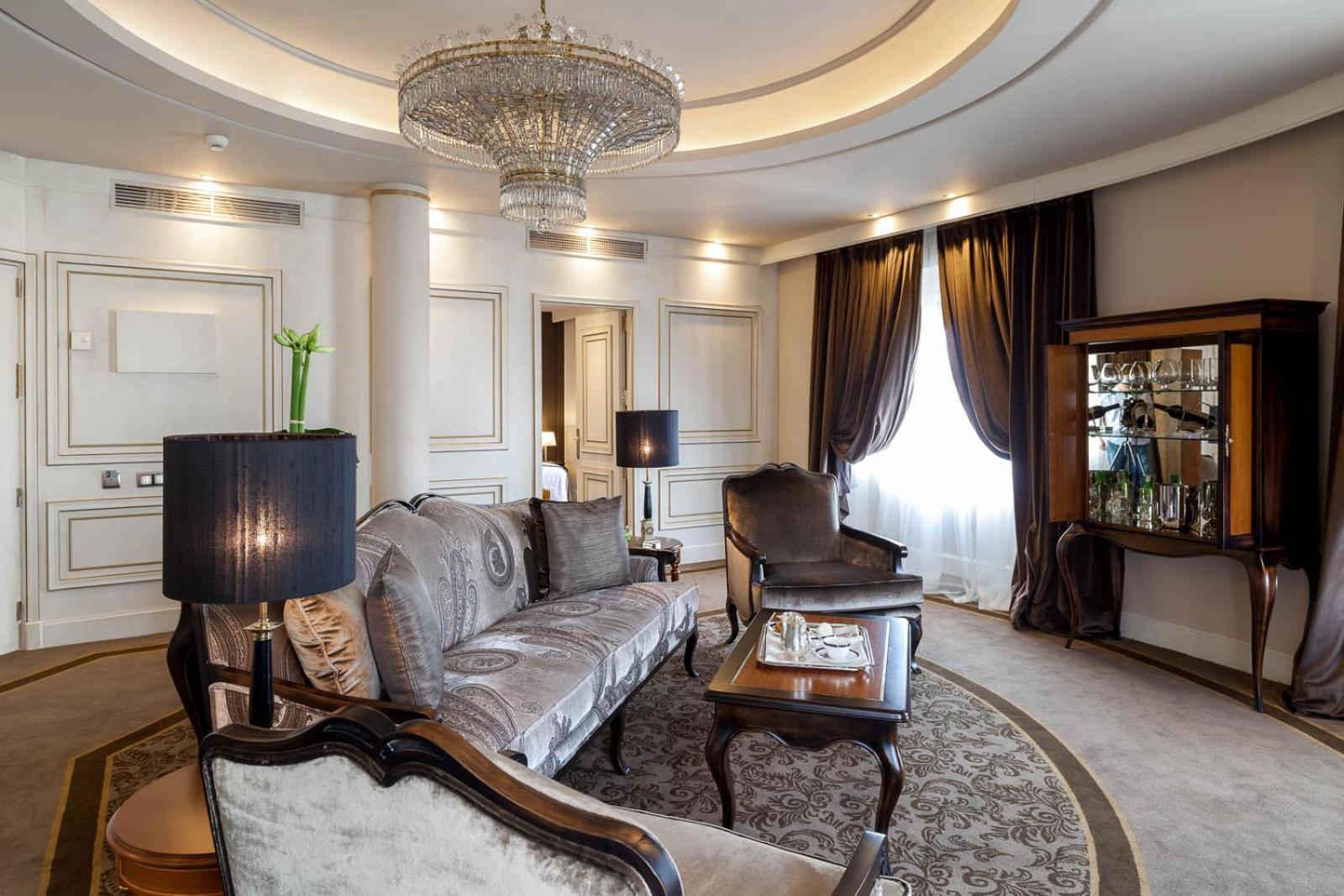 Luxury Suite - The Wellington Club - Photo 7