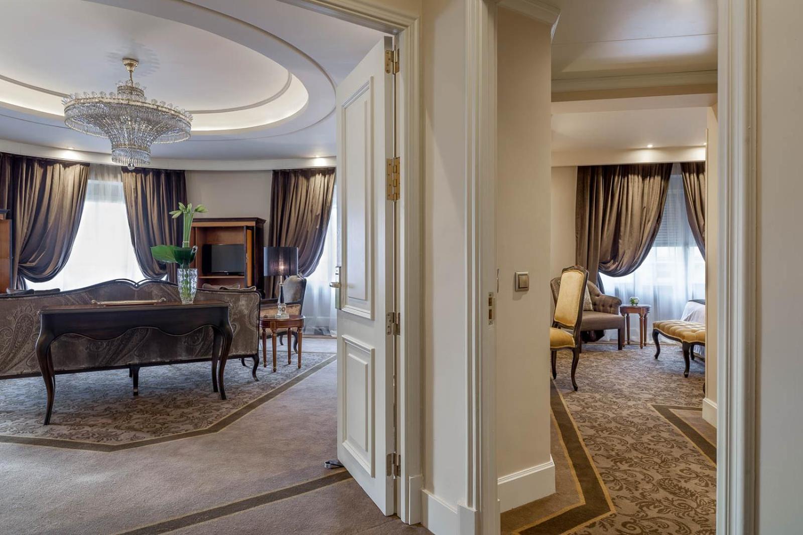 Luxury Suite - The Wellington Club - Photo 8