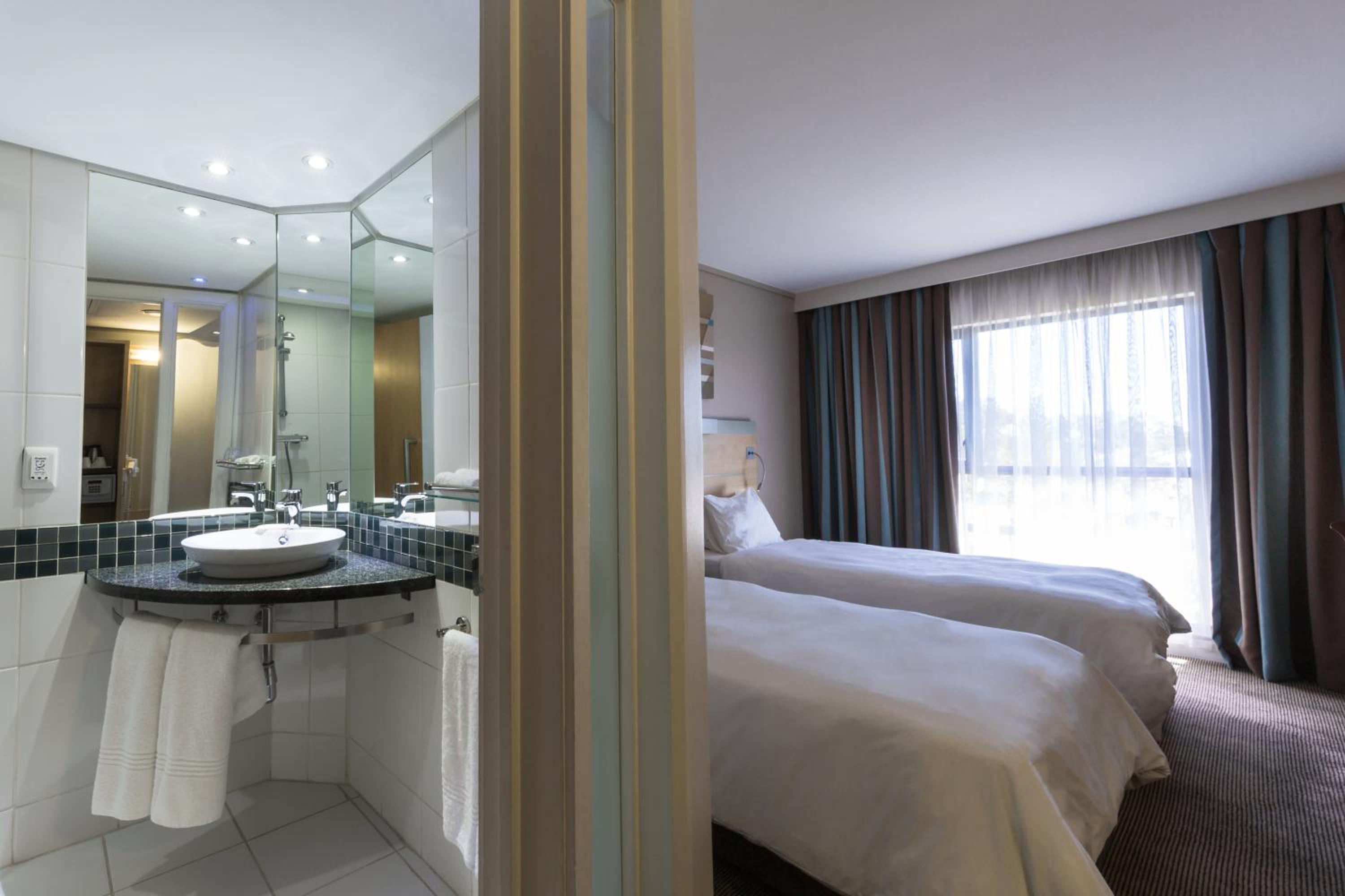 Standard Room with Two Single Beds - Photo 3