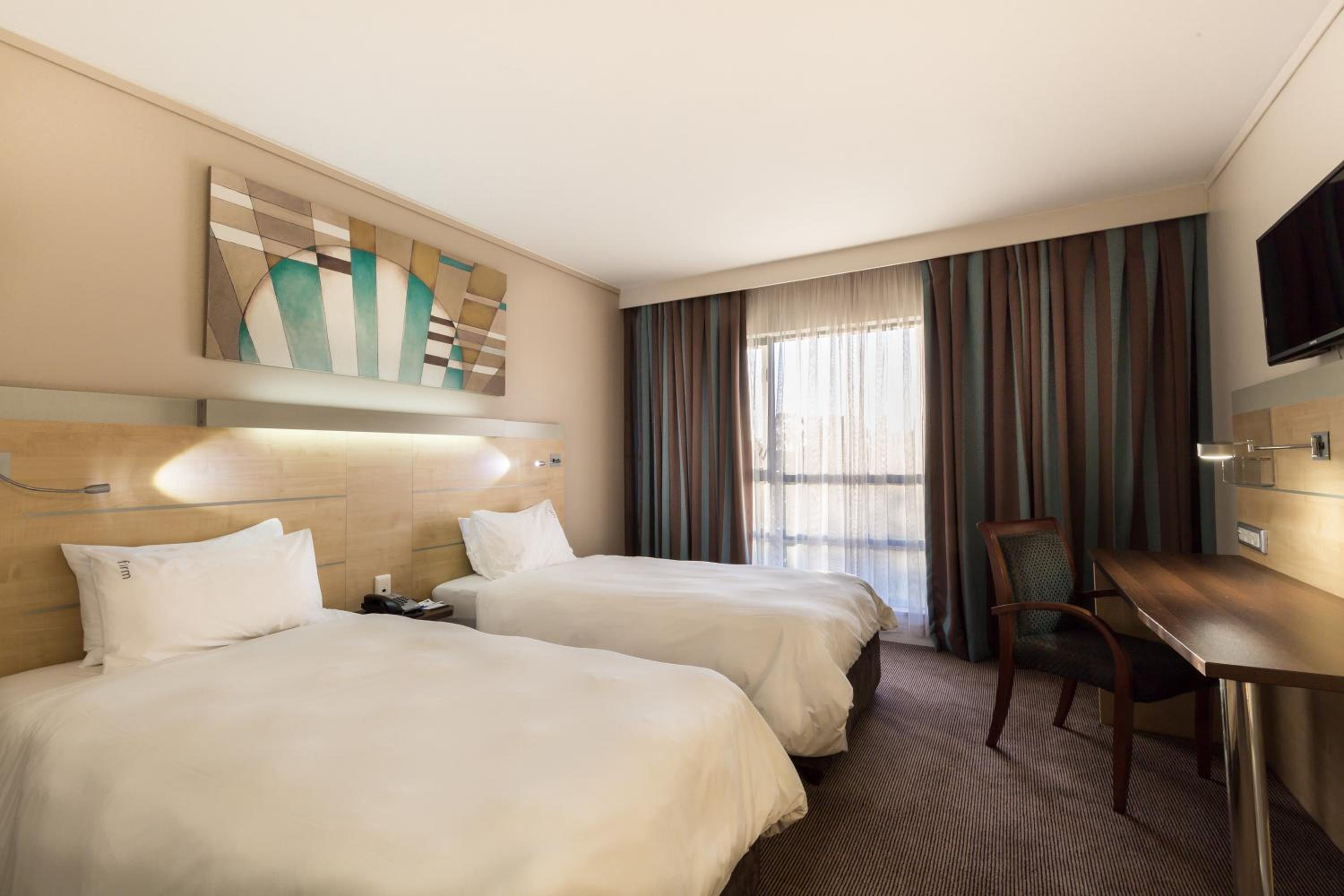 Standard Room with Two Single Beds - Photo 11