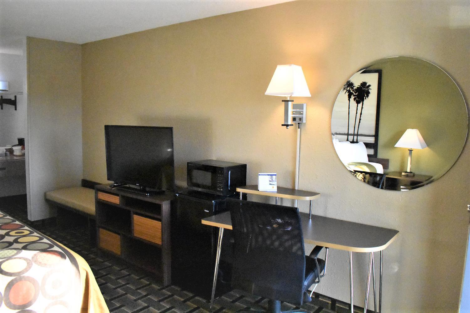 King Room - Non-Smoking - Photo 6
