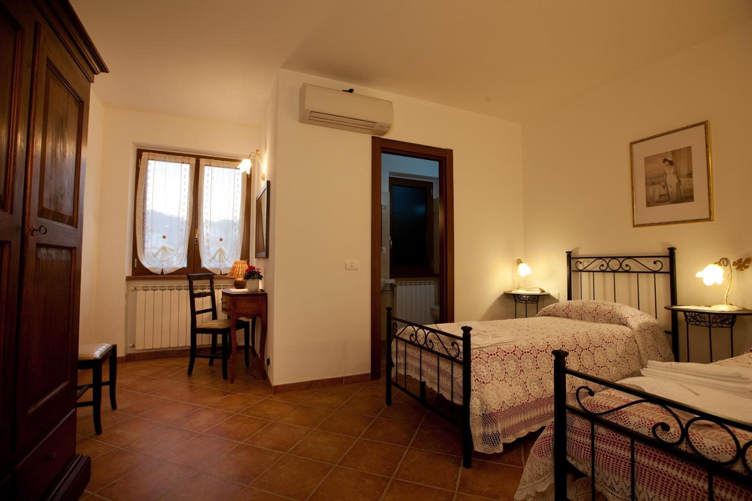 Double or Twin Room - Photo 5