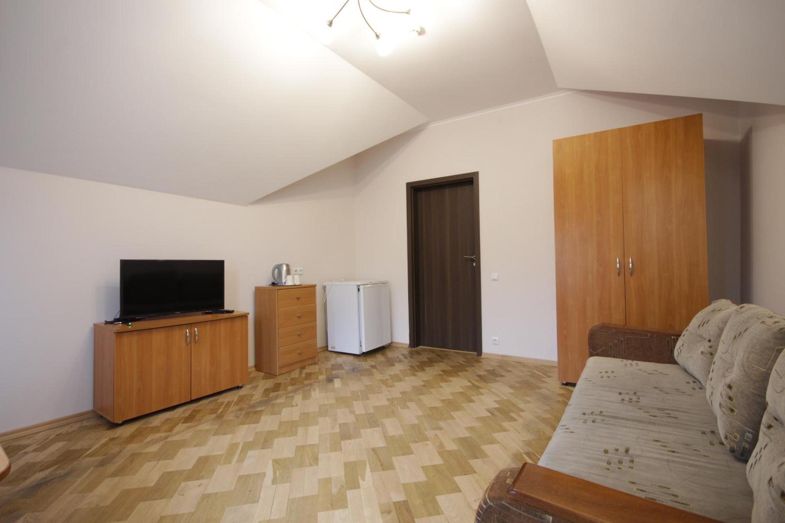 Family Room photo 3