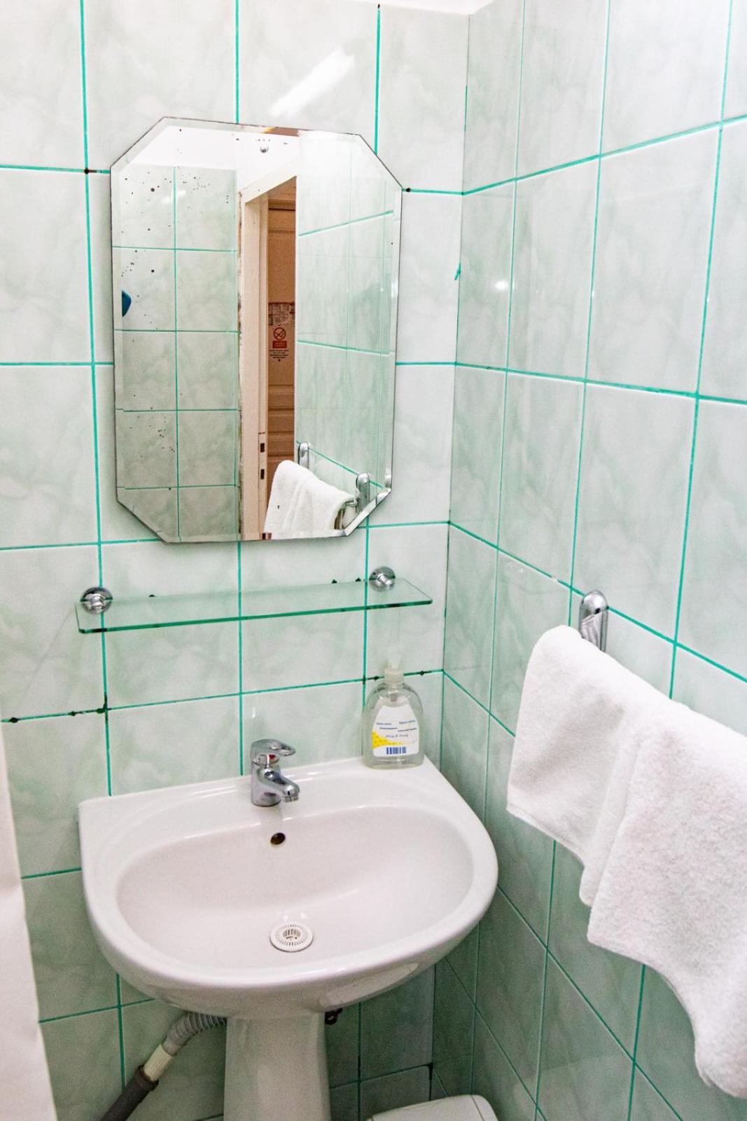 Double Room - Photo 9