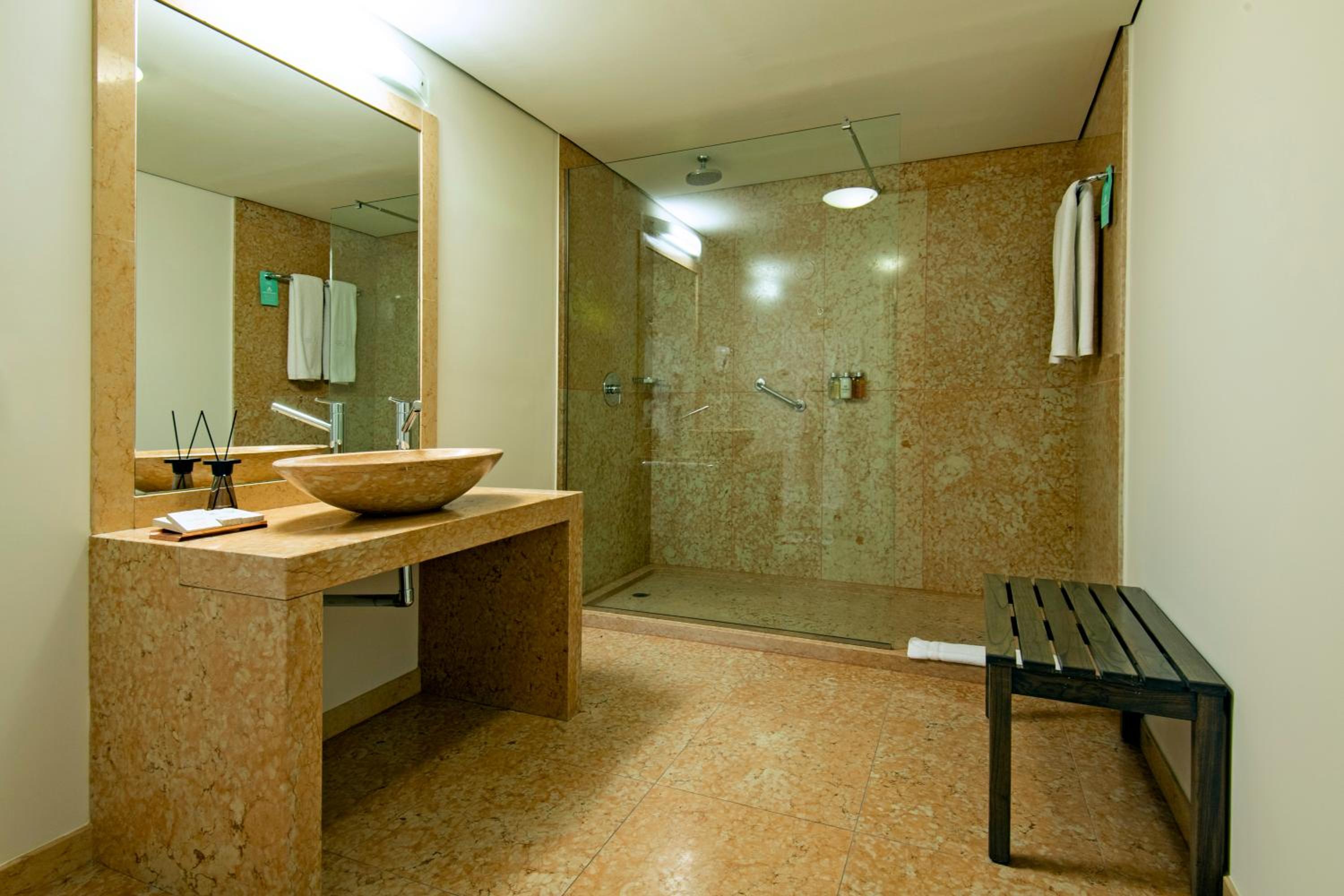Suite with Balcony thumbnail 5