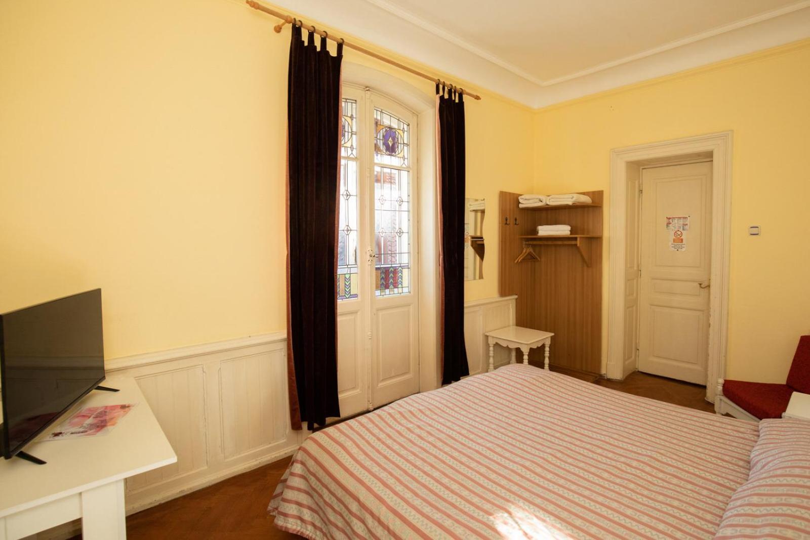 Double Room - Photo 7