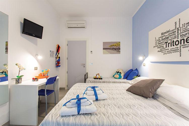 Deluxe Double Room with Side Sea View - Photo 2