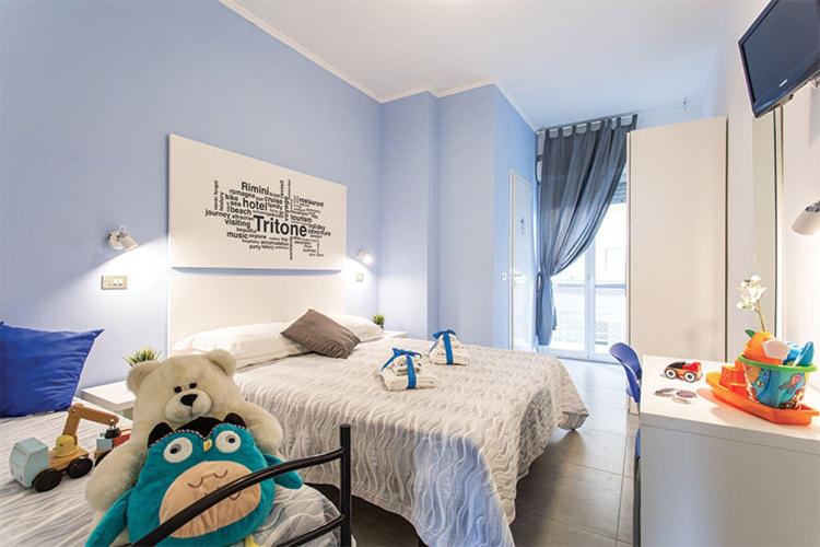 Deluxe Double Room with Side Sea View - Photo 3