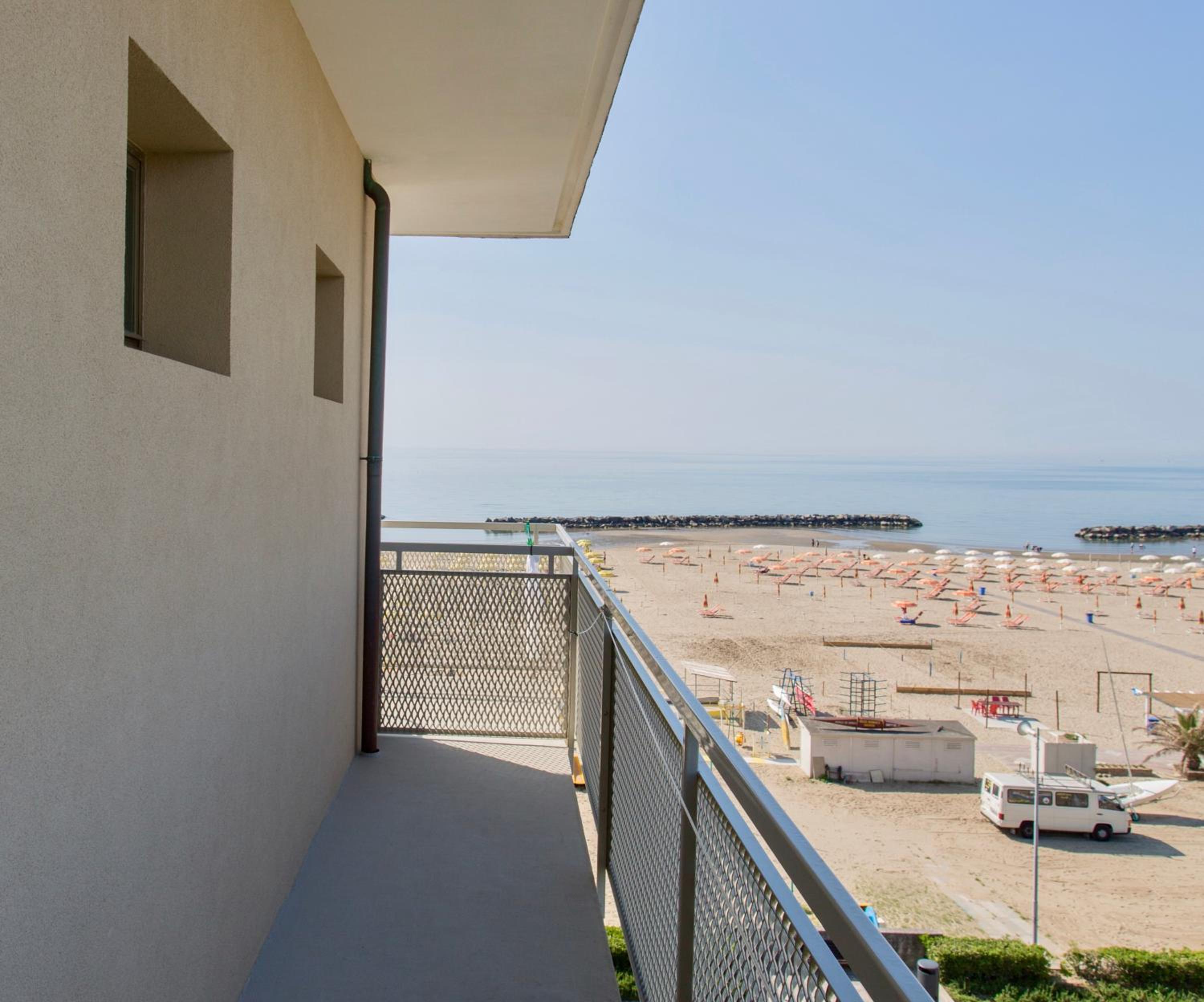 Deluxe Double Room with Side Sea View - Photo 5