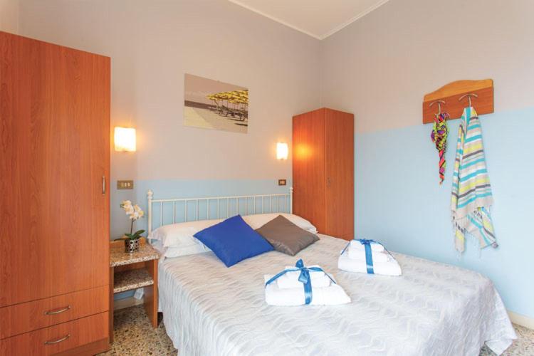 Small Double Room - Photo 5