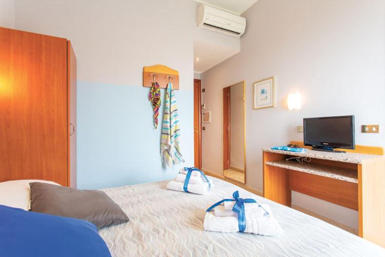 Small Double Room - Photo 3
