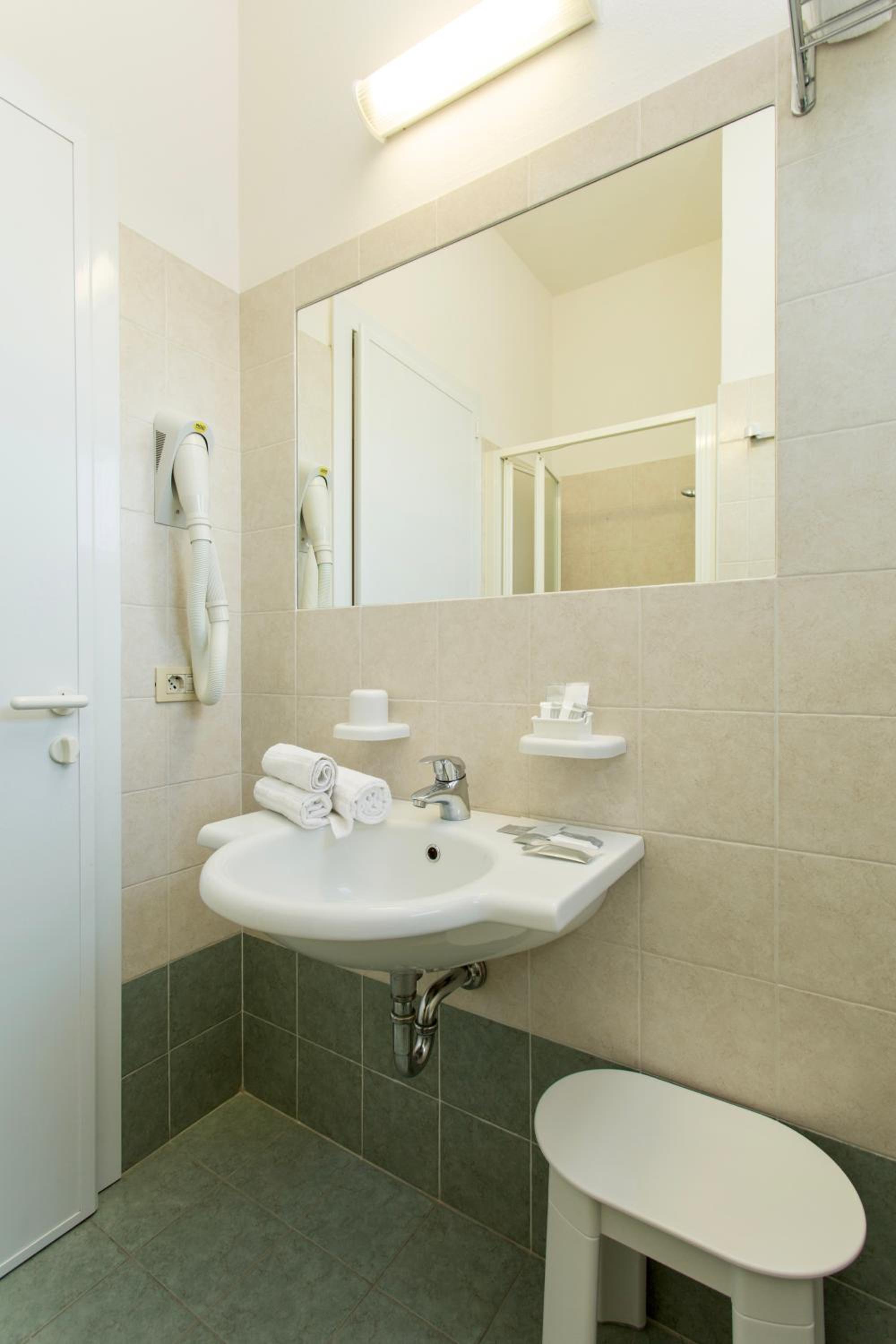 Deluxe Double Room with Side Sea View - Photo 6