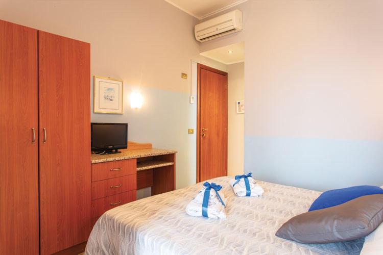 Small Double Room - Photo 7
